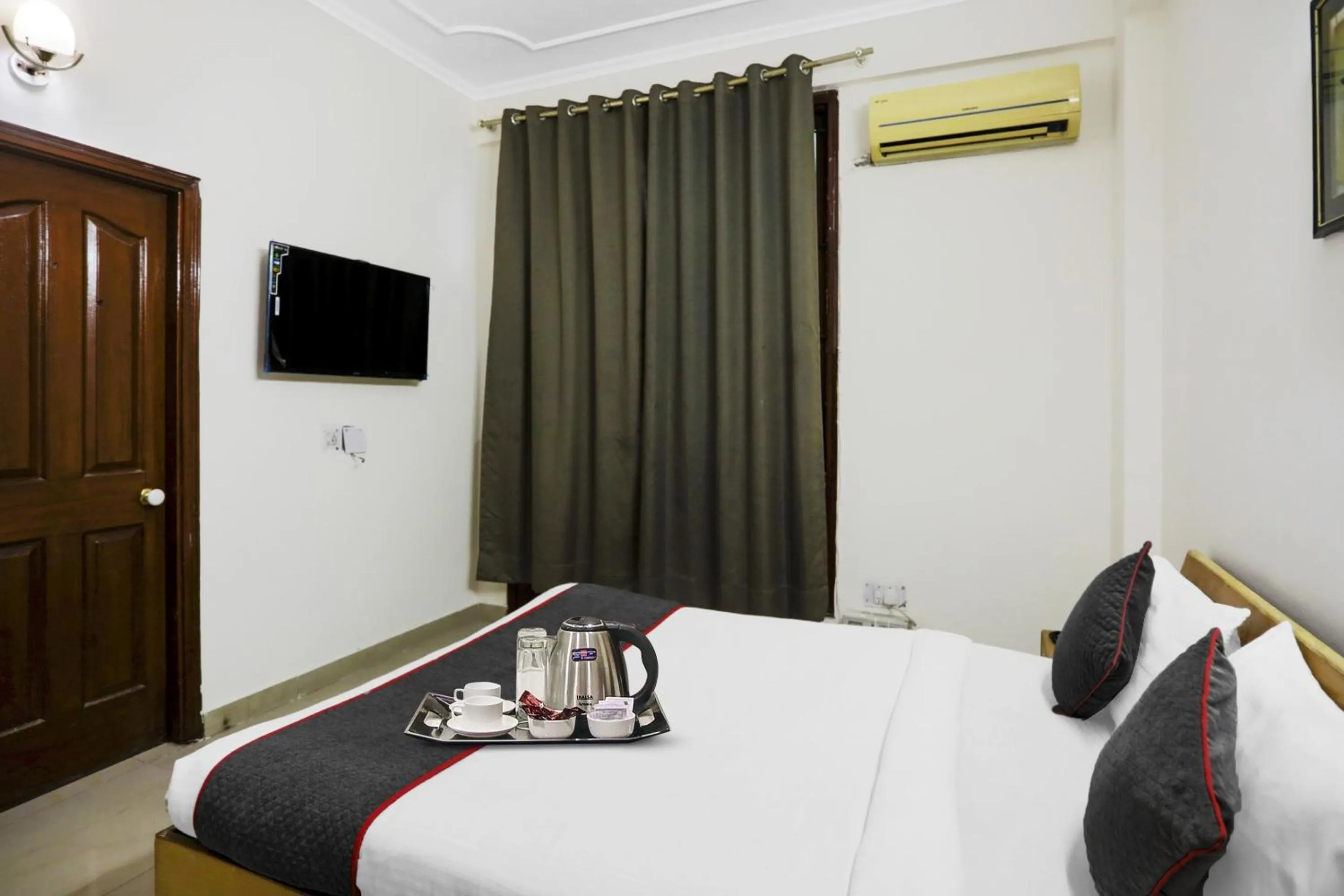 Bedroom, Bed in Hotel O Sunshine Near Iskcon Temple Noida