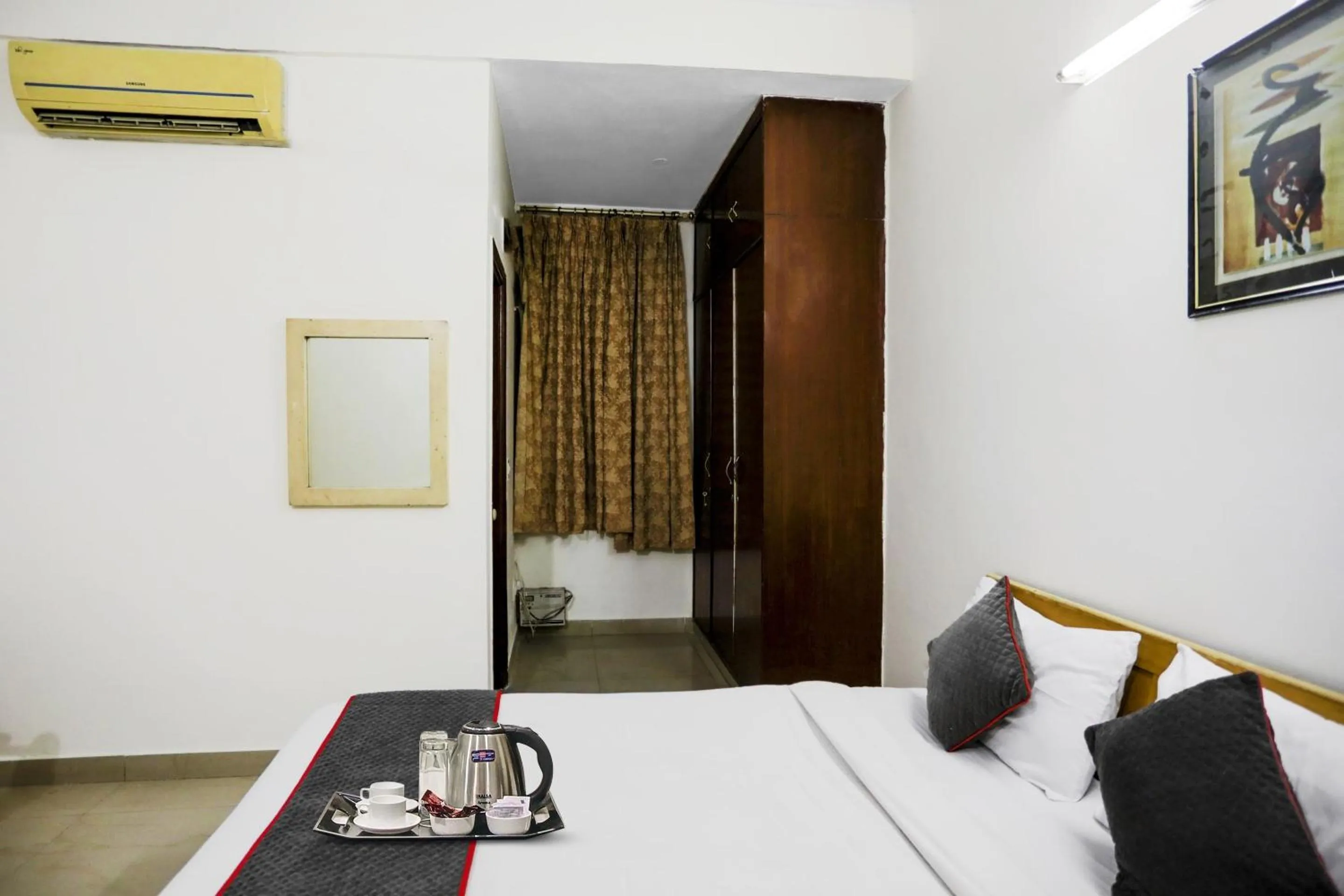 Bedroom, Bed in Hotel O Sunshine Near Iskcon Temple Noida