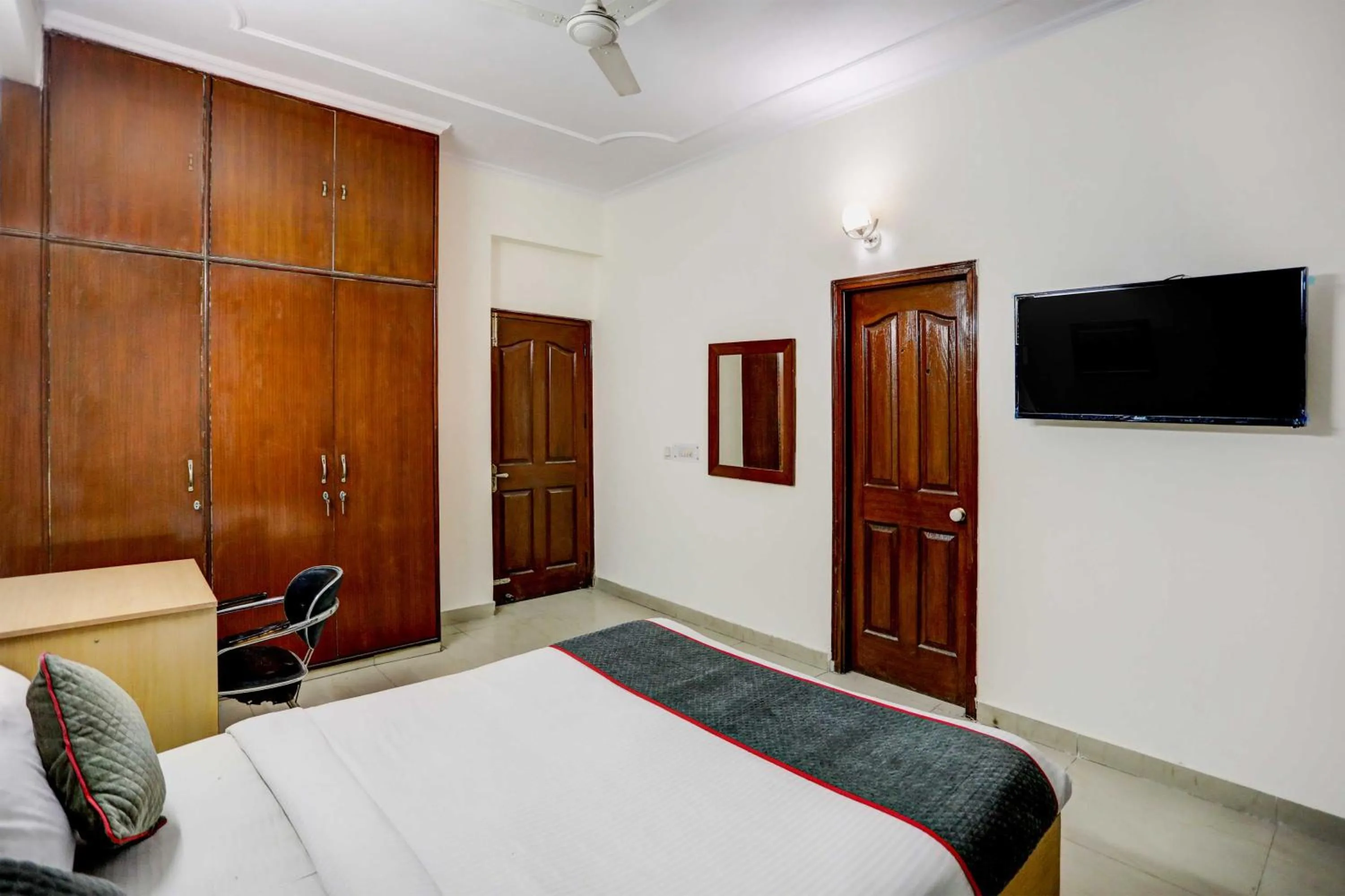 Bedroom, Bed in Hotel O Sunshine Near Iskcon Temple Noida
