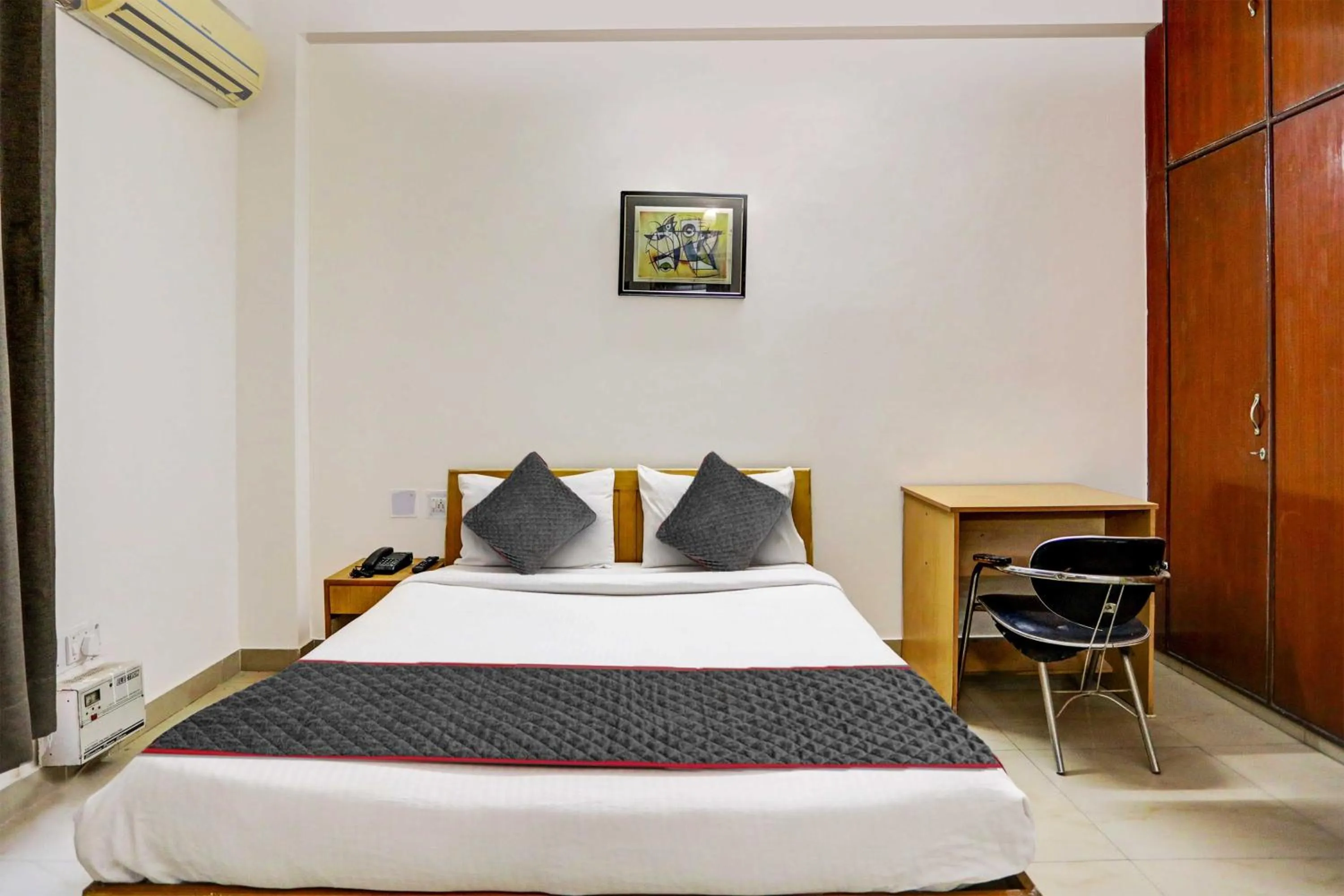 Bedroom, Bed in Hotel O Sunshine Near Iskcon Temple Noida