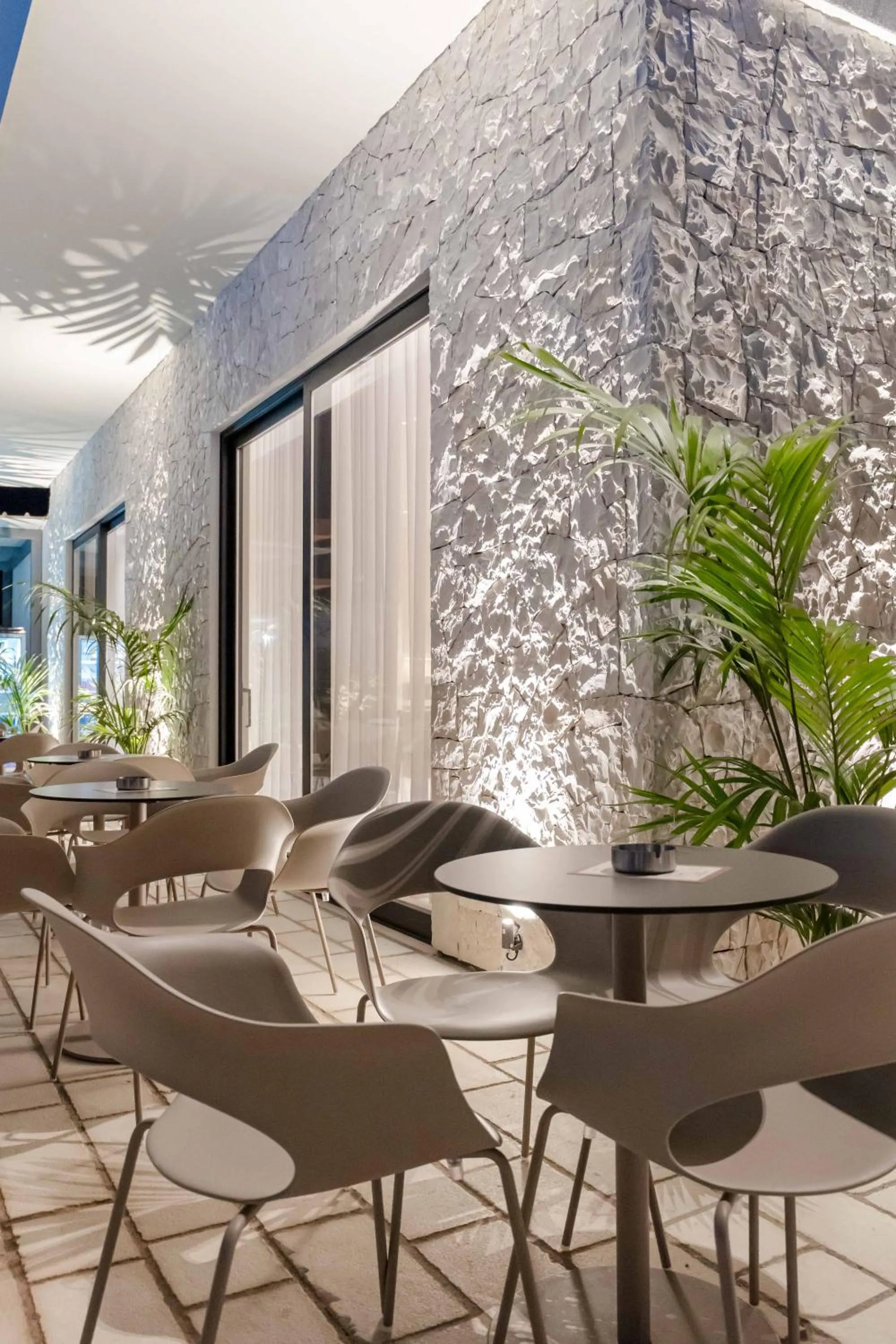 Restaurant/places to eat in Sondor Hotel