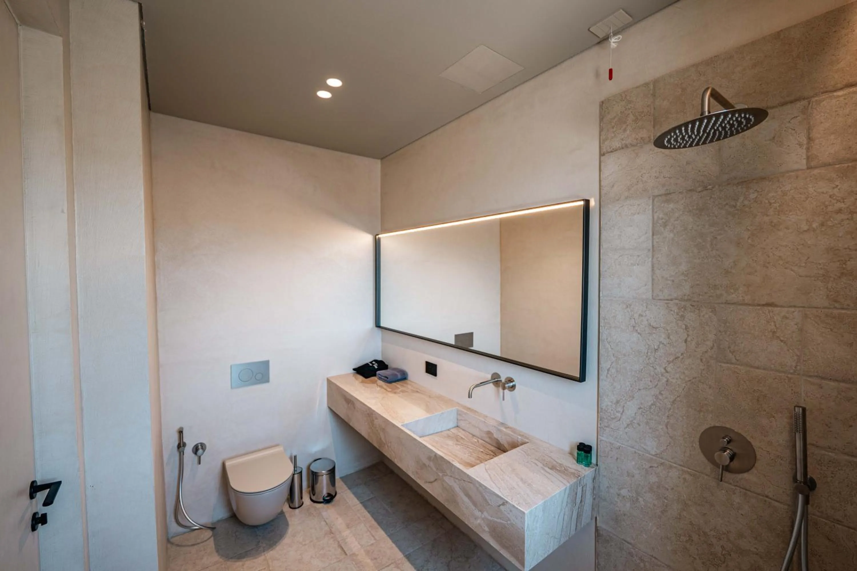 Shower in Sondor Hotel