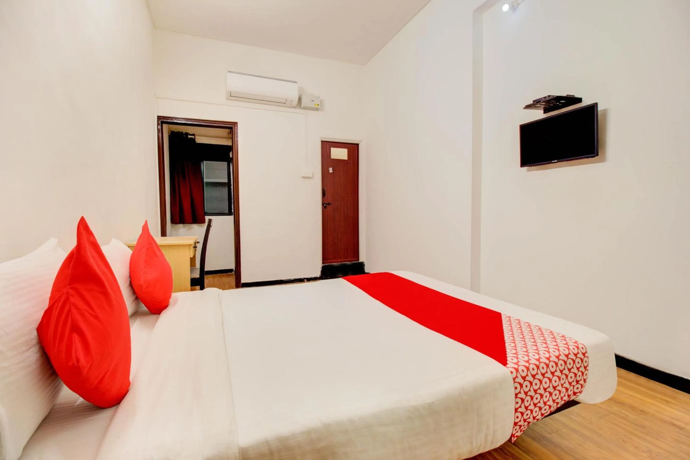 Bed in OYO 77230 Saubhagya Inn