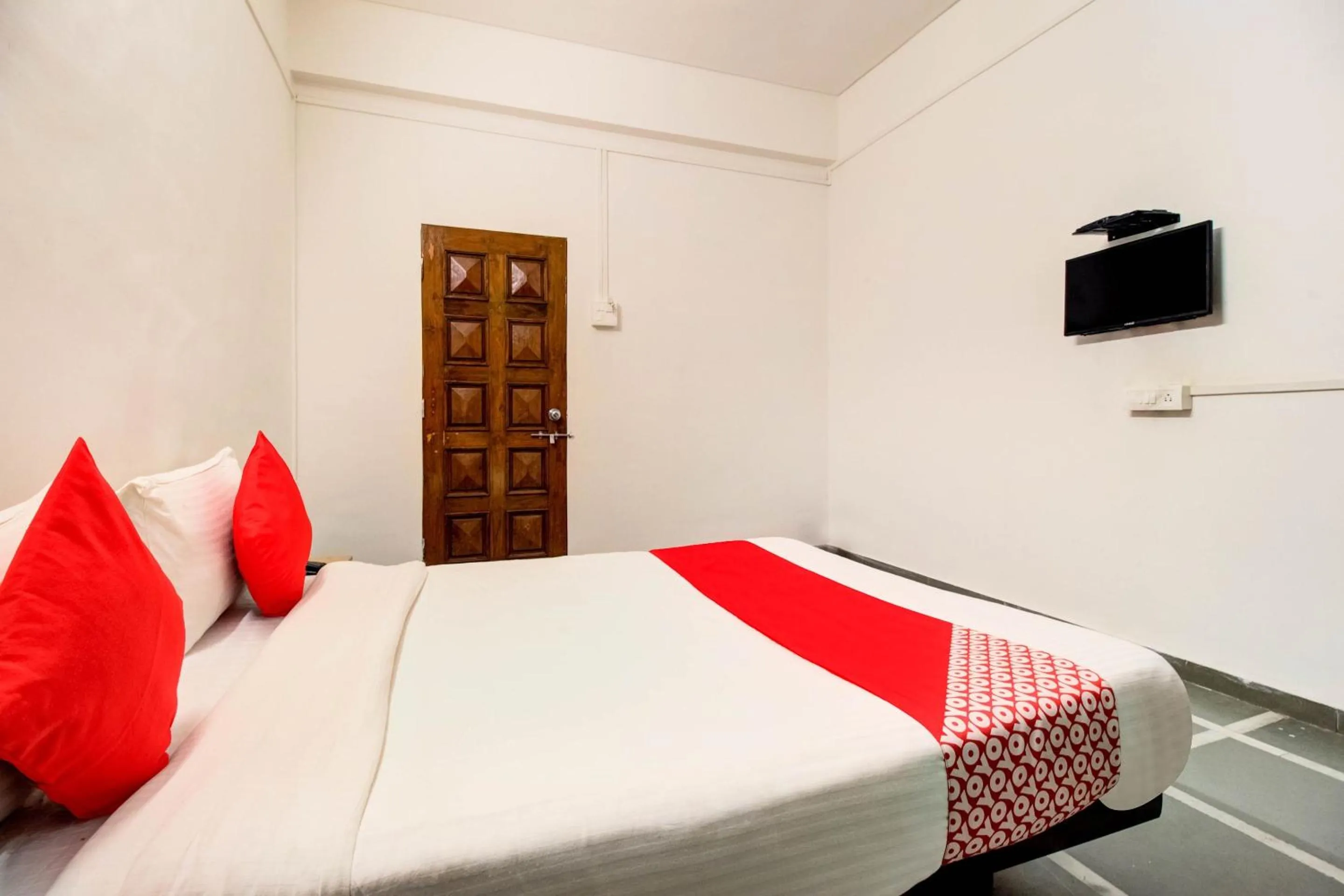 Bedroom, Bed in OYO 77230 Saubhagya Inn