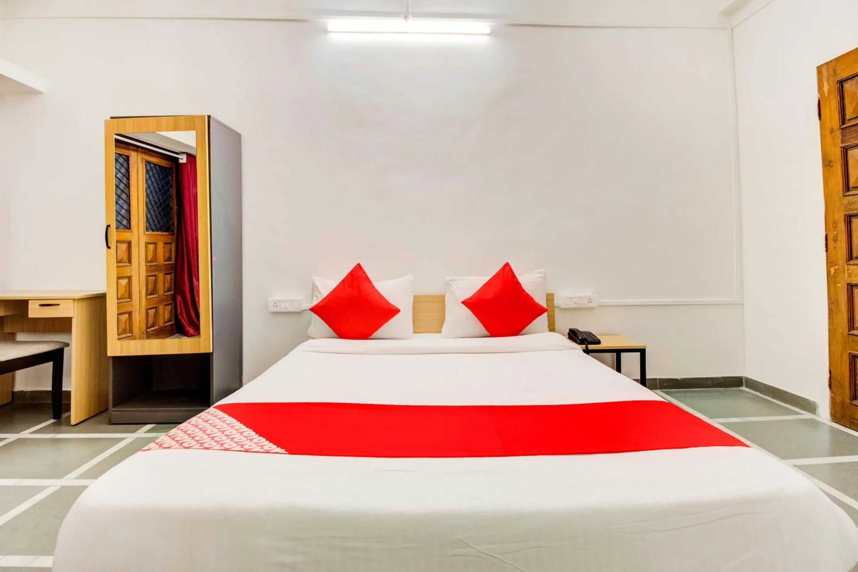 Bedroom, Bed in OYO 77230 Saubhagya Inn