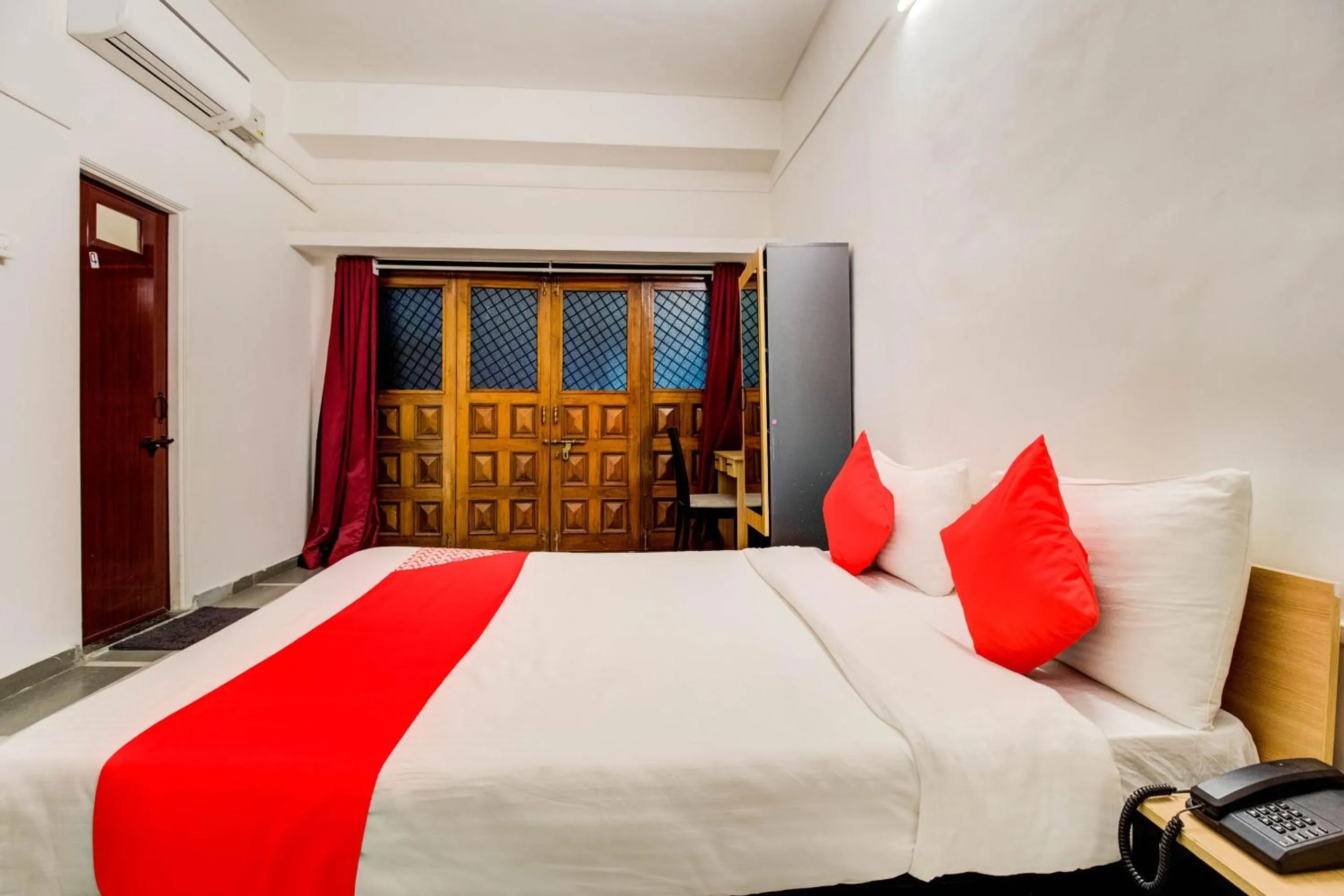 Bedroom, Bed in OYO 77230 Saubhagya Inn