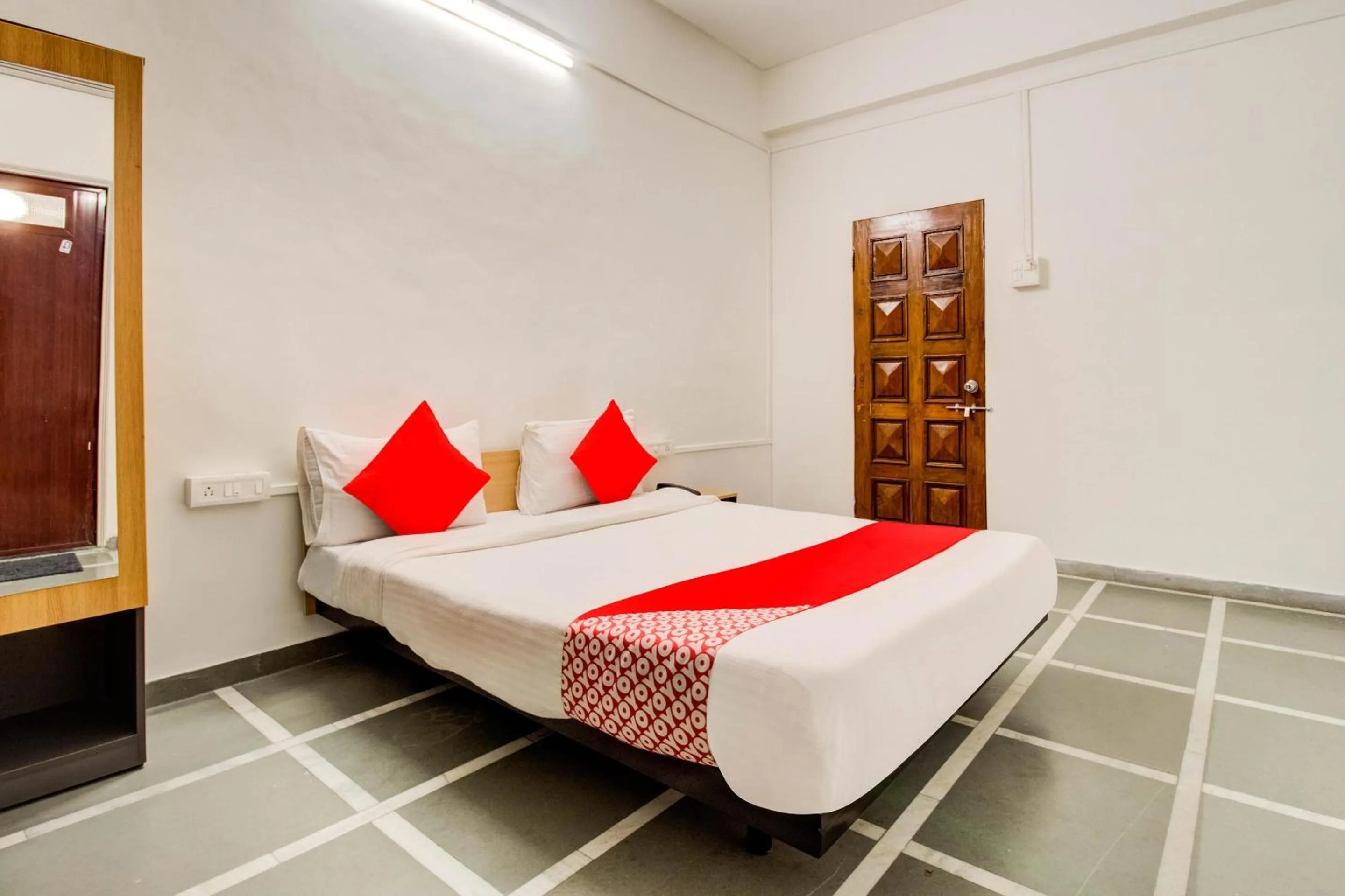 Bedroom, Bed in OYO 77230 Saubhagya Inn