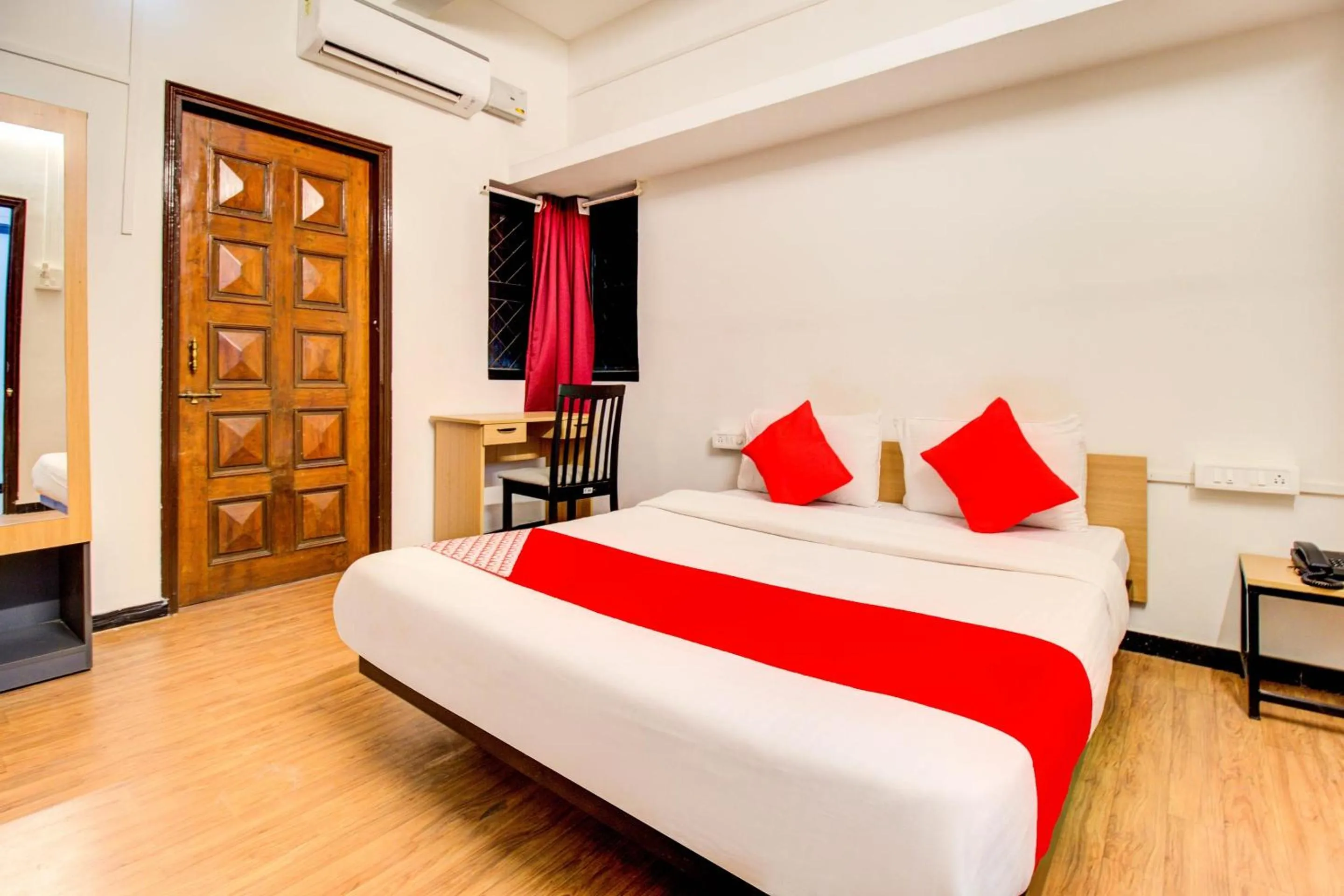 Bed in OYO 77230 Saubhagya Inn