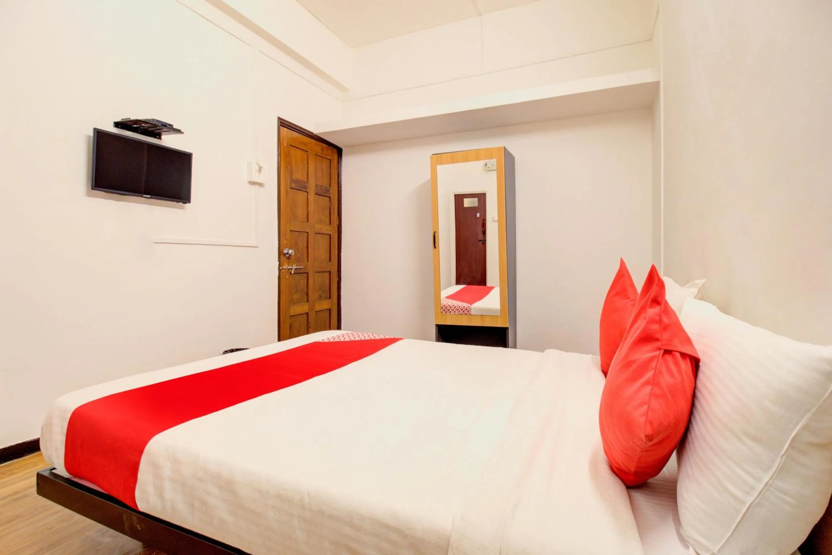 Bed in OYO 77230 Saubhagya Inn