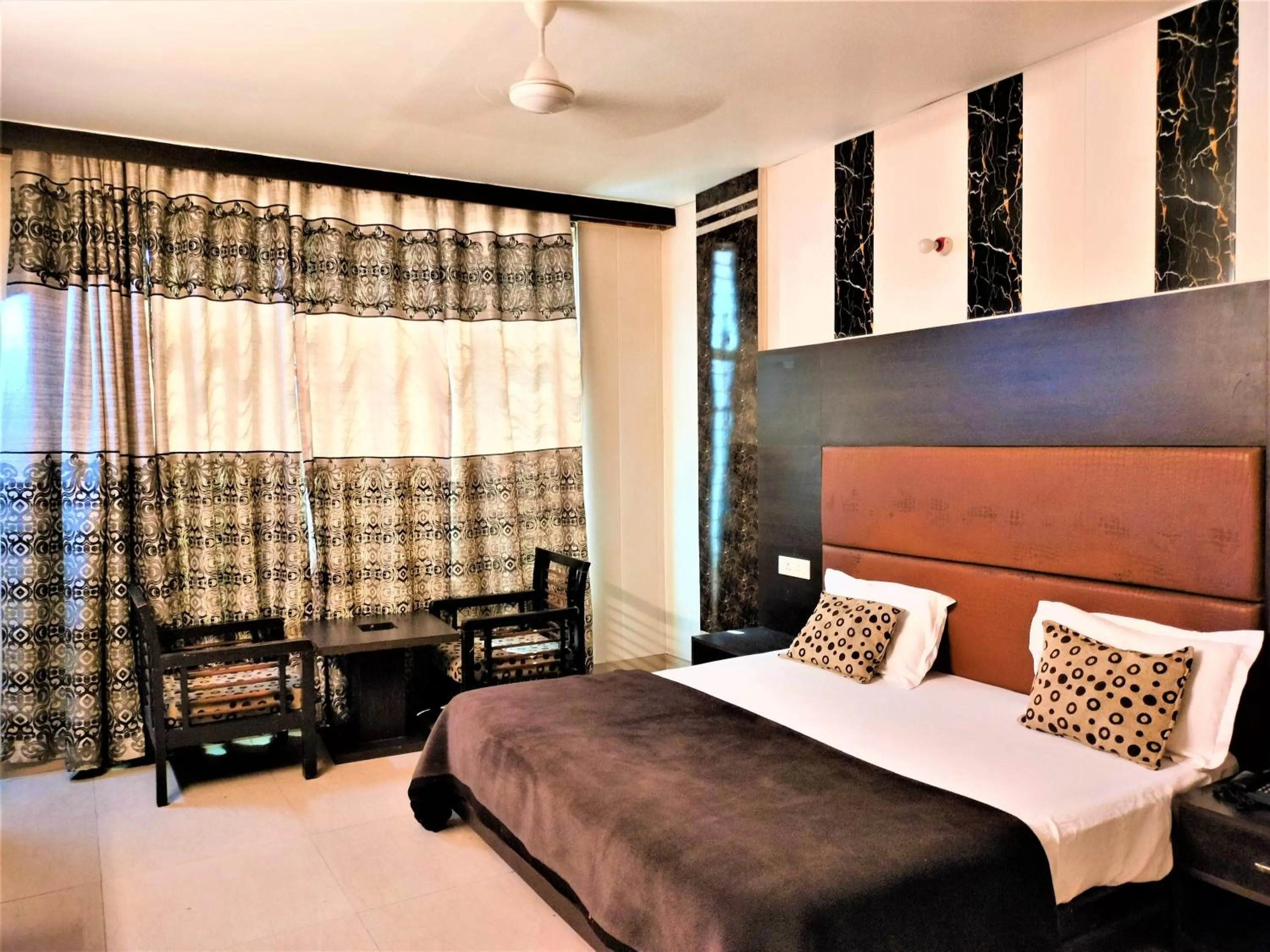 Bed in Hotel Sunshine Park -- Near Anand Vihar Railway Station