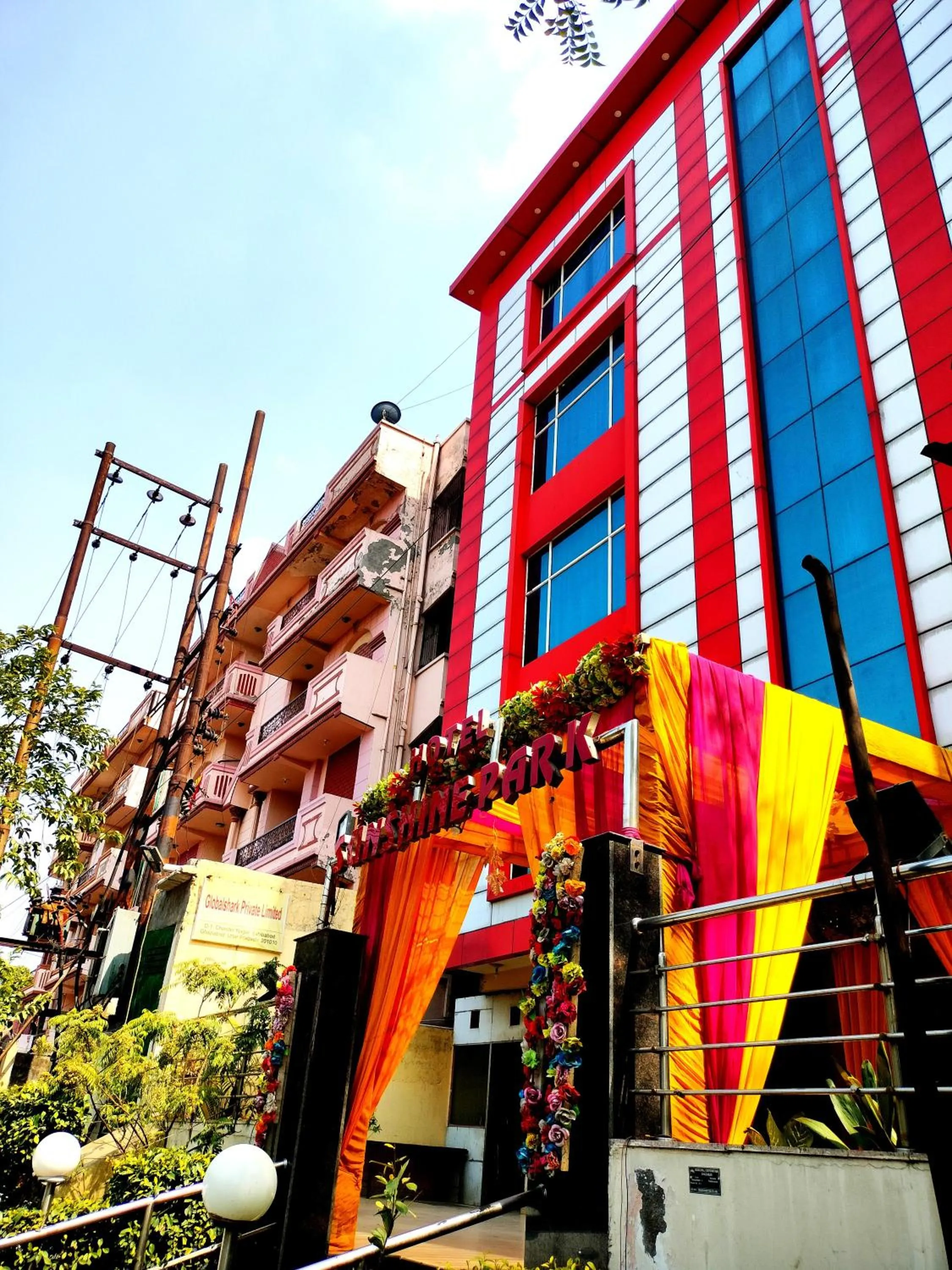 Property building in Hotel Sunshine Park -- Near Anand Vihar Railway Station