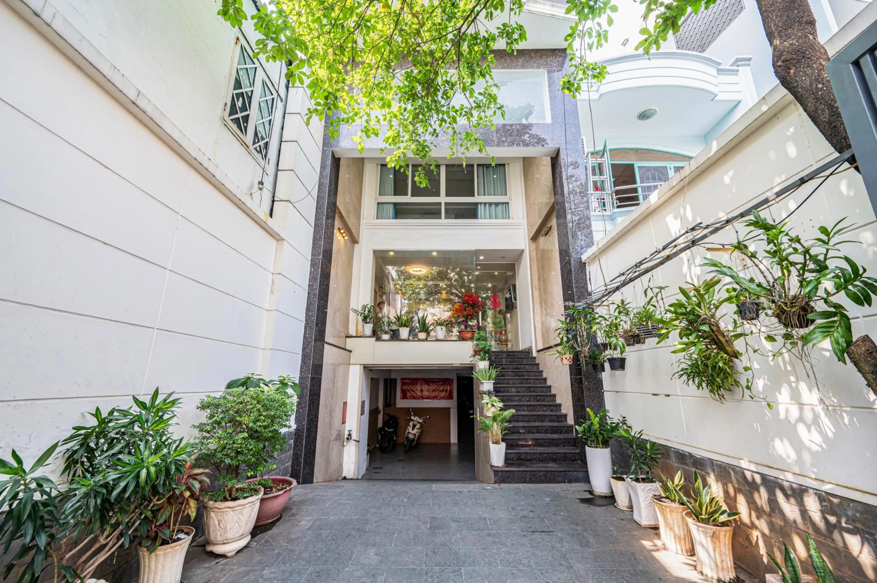 Facade/entrance in Cozrum - Love Hotel Trần Bình Trọng