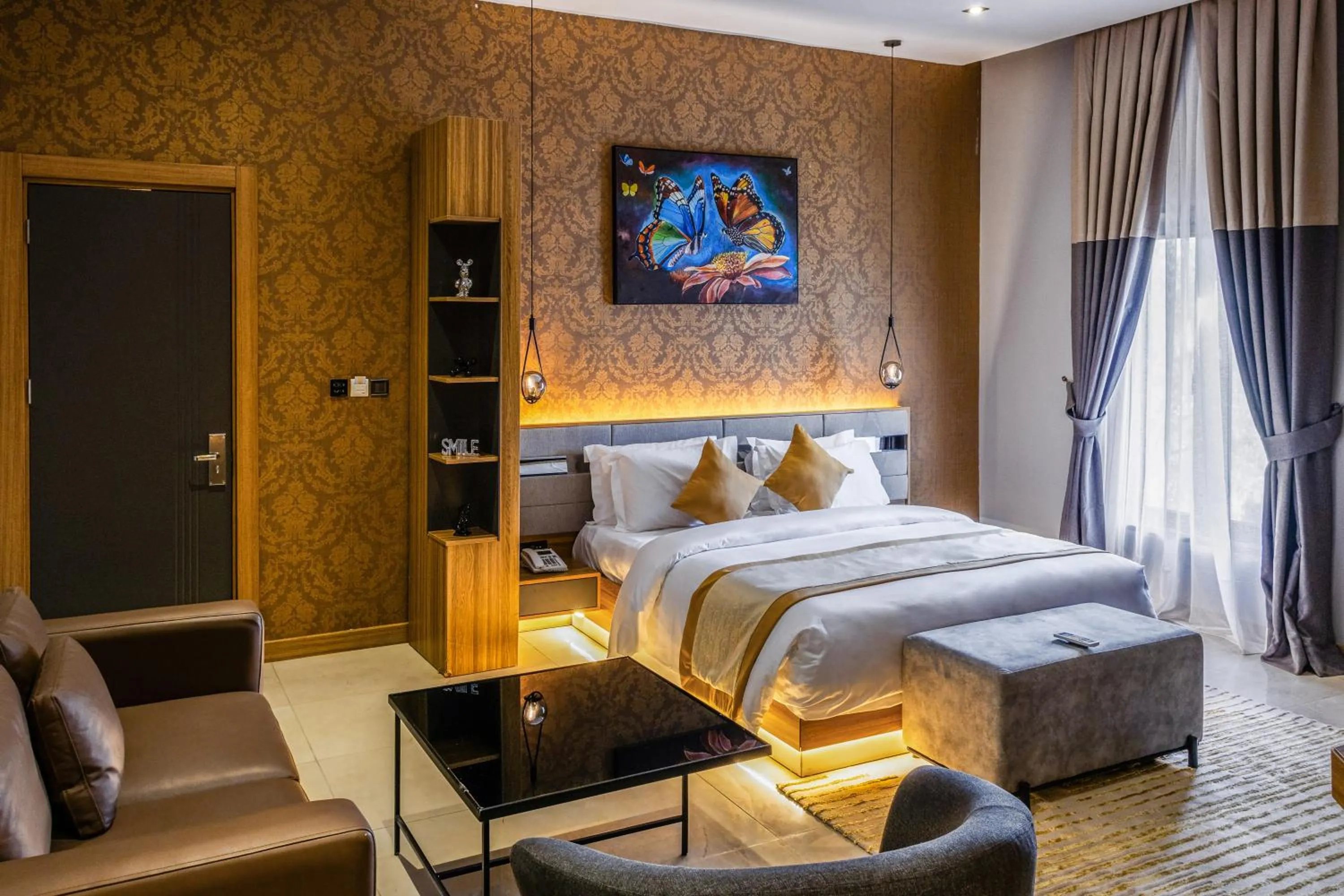 Photo of the whole room, Bed in Yellow Trumpet Wuse 2