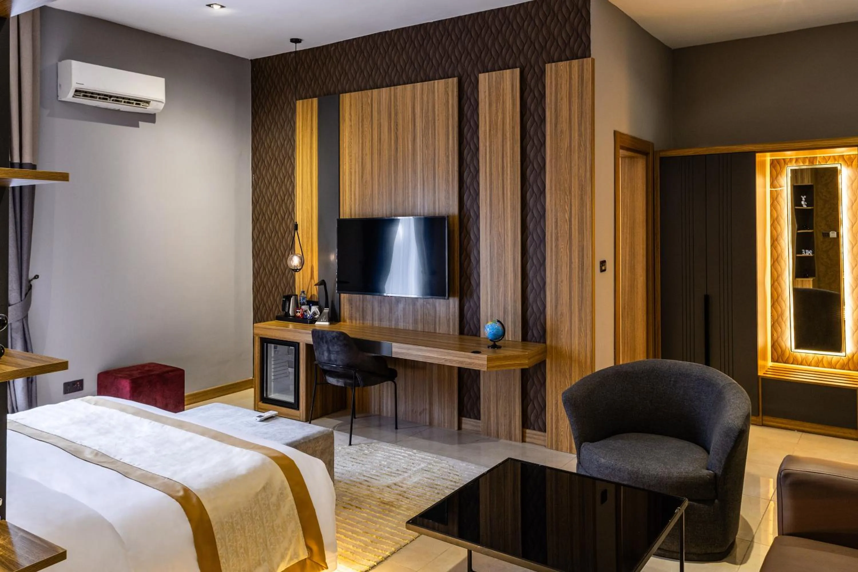 wardrobe, Bed in Yellow Trumpet Wuse 2