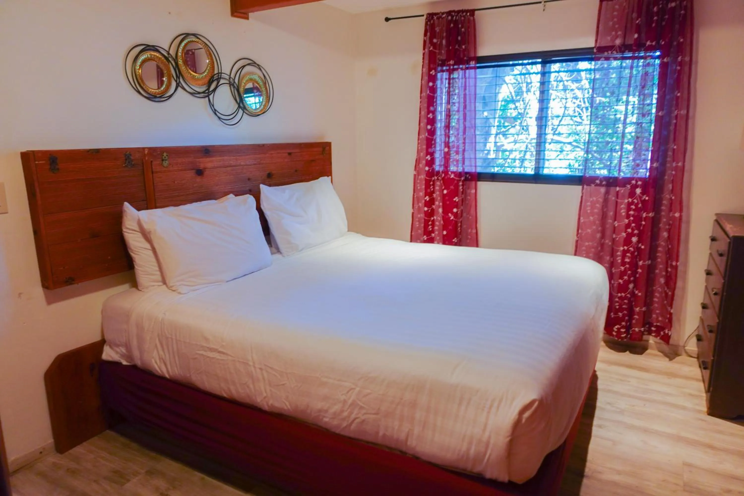 Bed in Sleepy Hollow Cabins and Hotel