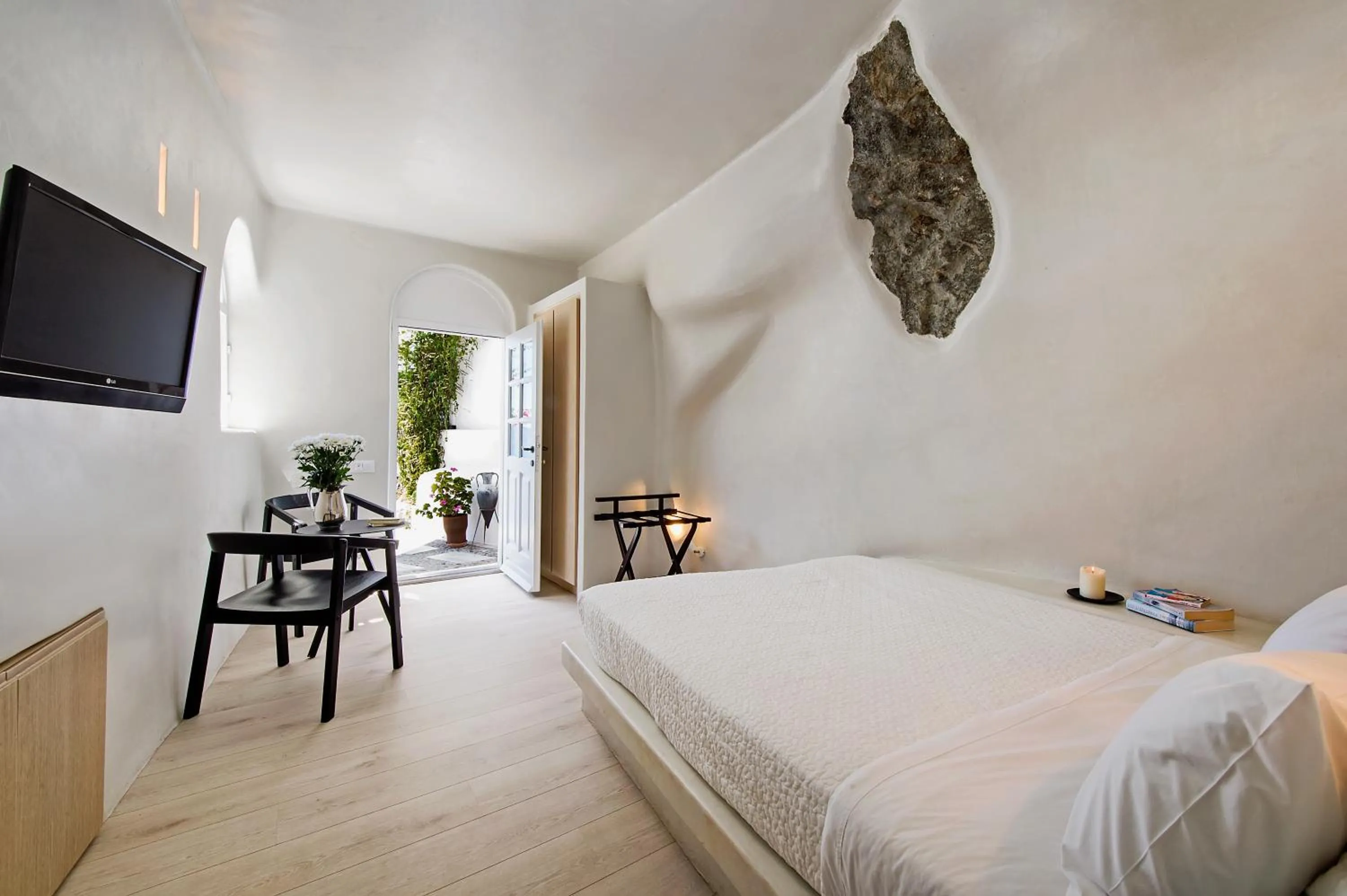 Bedroom, Bed in Porto Fira Suites