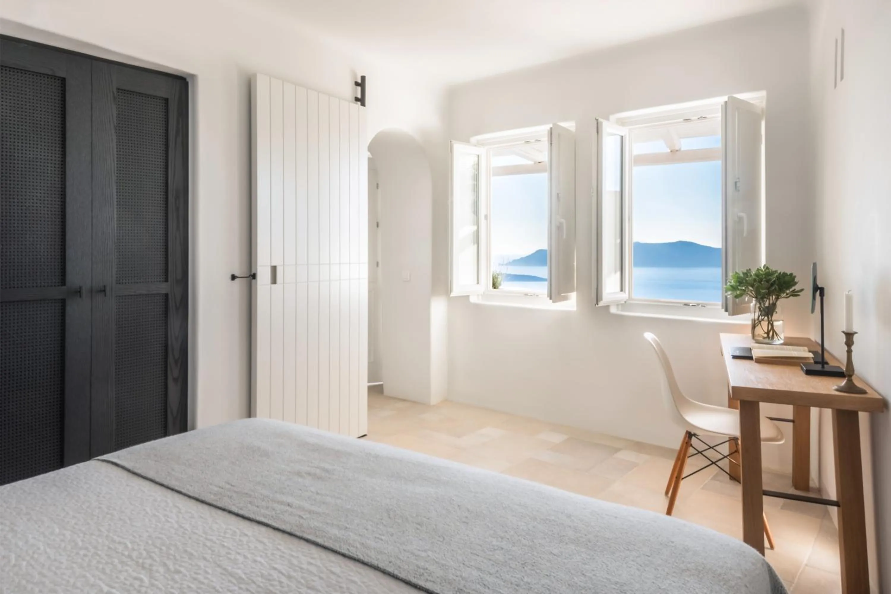 View (from property/room), Bed in Porto Fira Suites