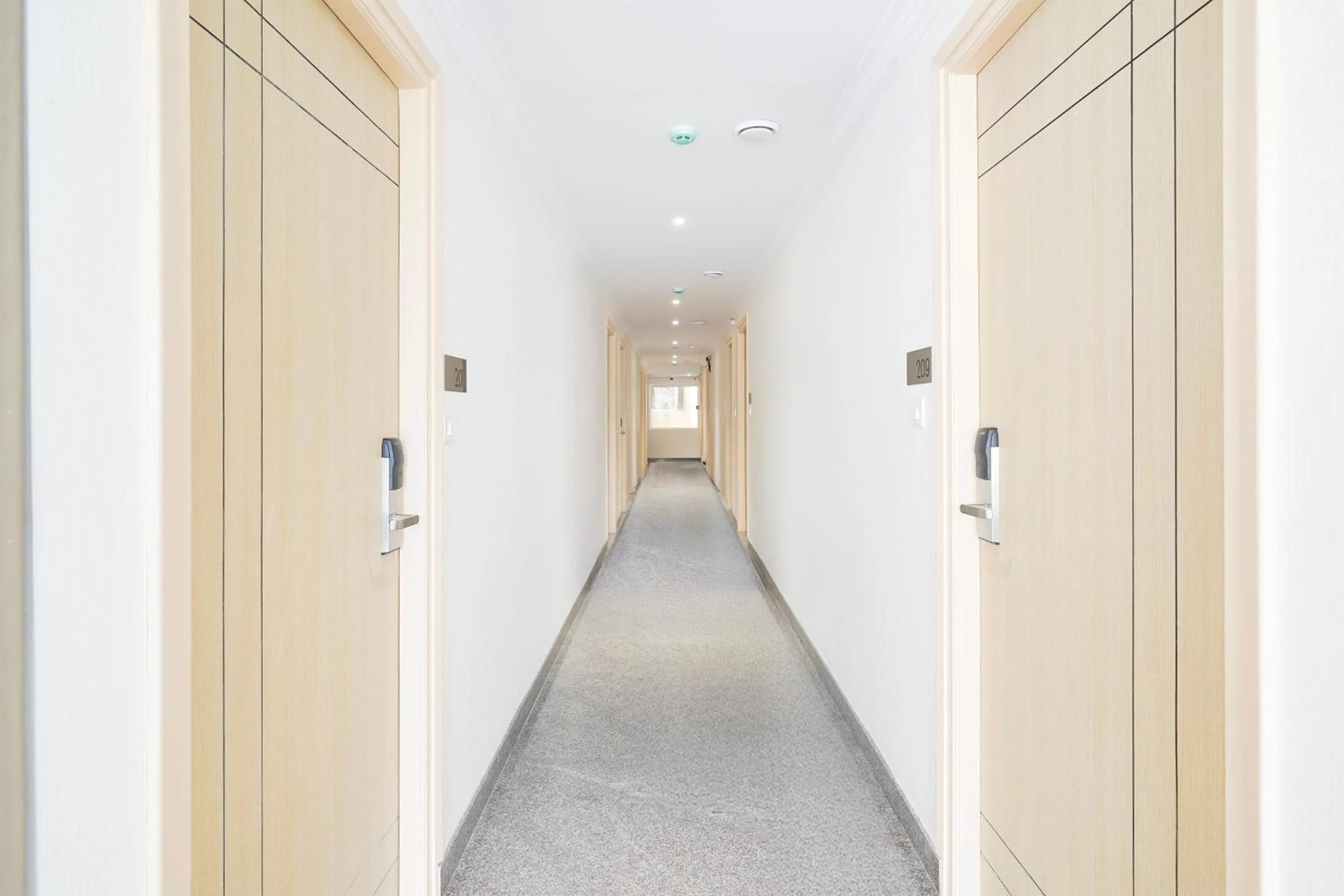 Lobby or reception in Super Townhouse Oak AECS Layout Brookfield
