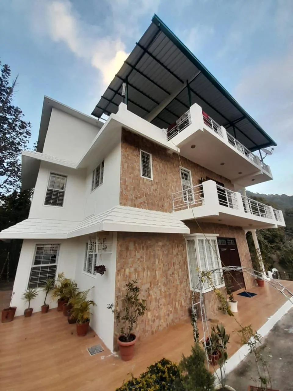 The Umri Lansdowne