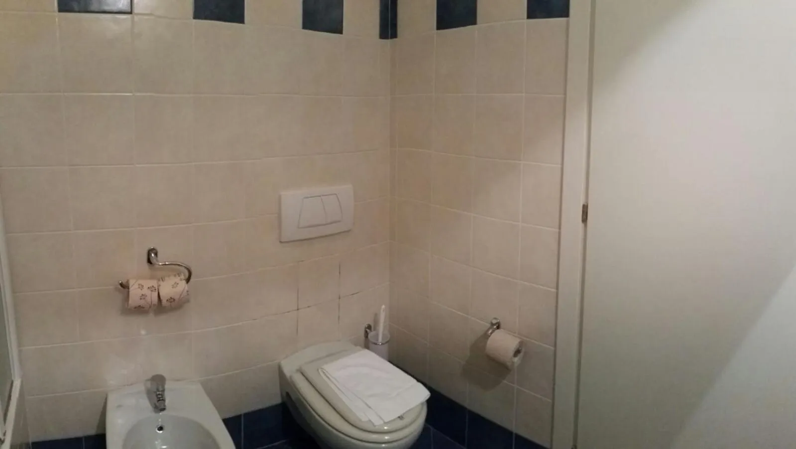 Bathroom in Hotel Lario