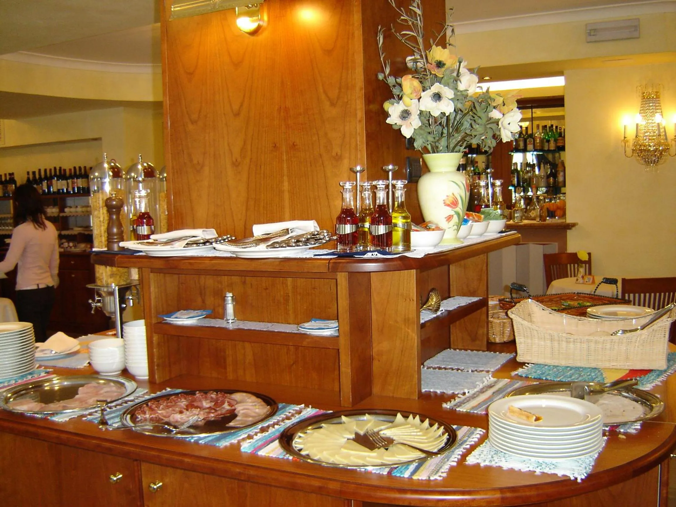 Restaurant/places to eat in Hotel Lario