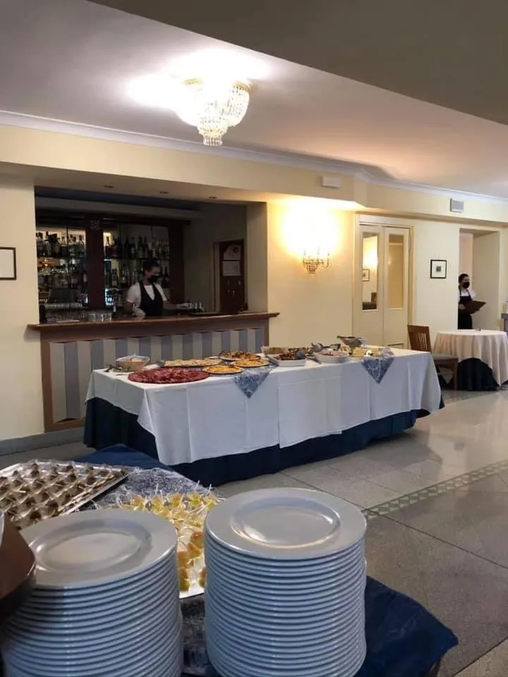 Restaurant/places to eat in Hotel Lario