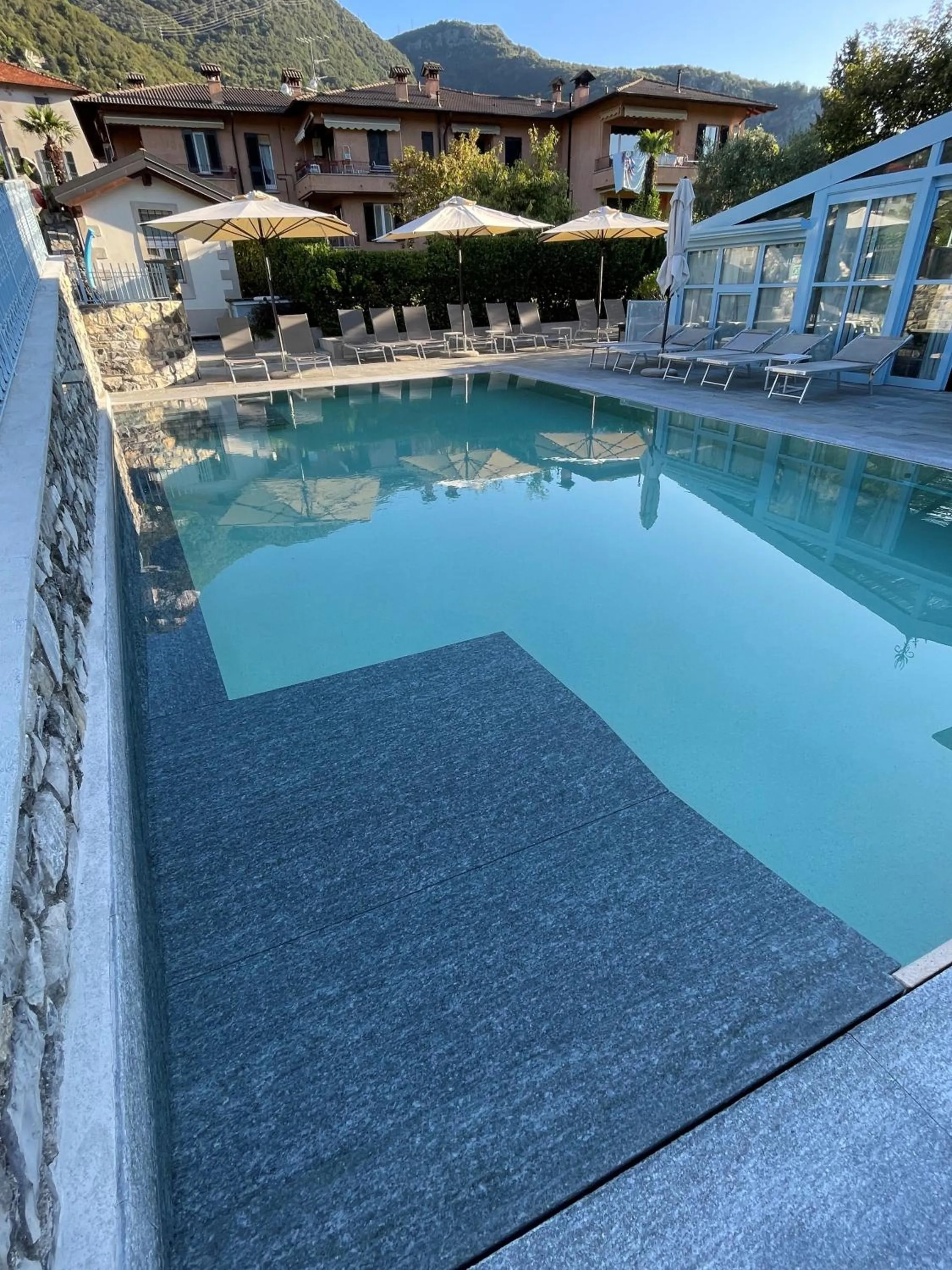 Swimming pool in Hotel Lario