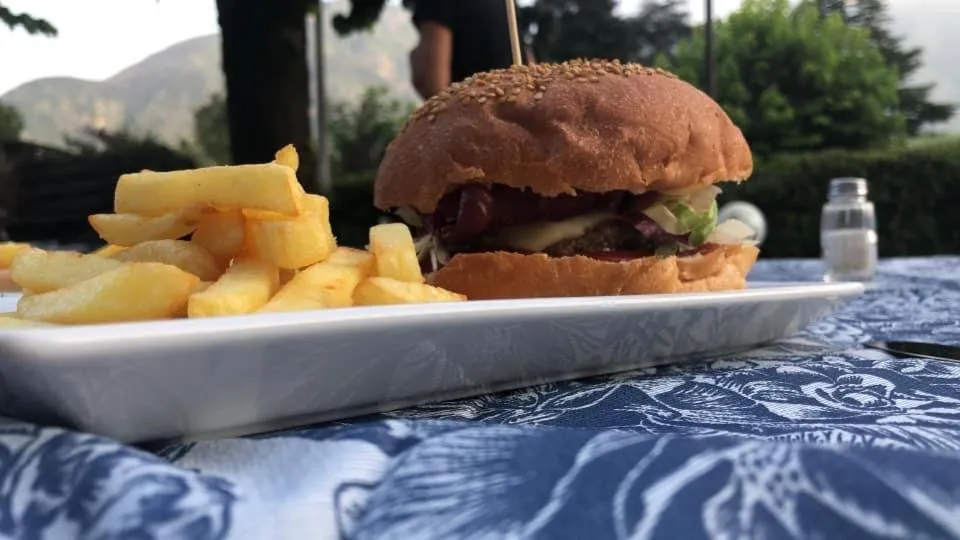 Restaurant/places to eat in Hotel Lario