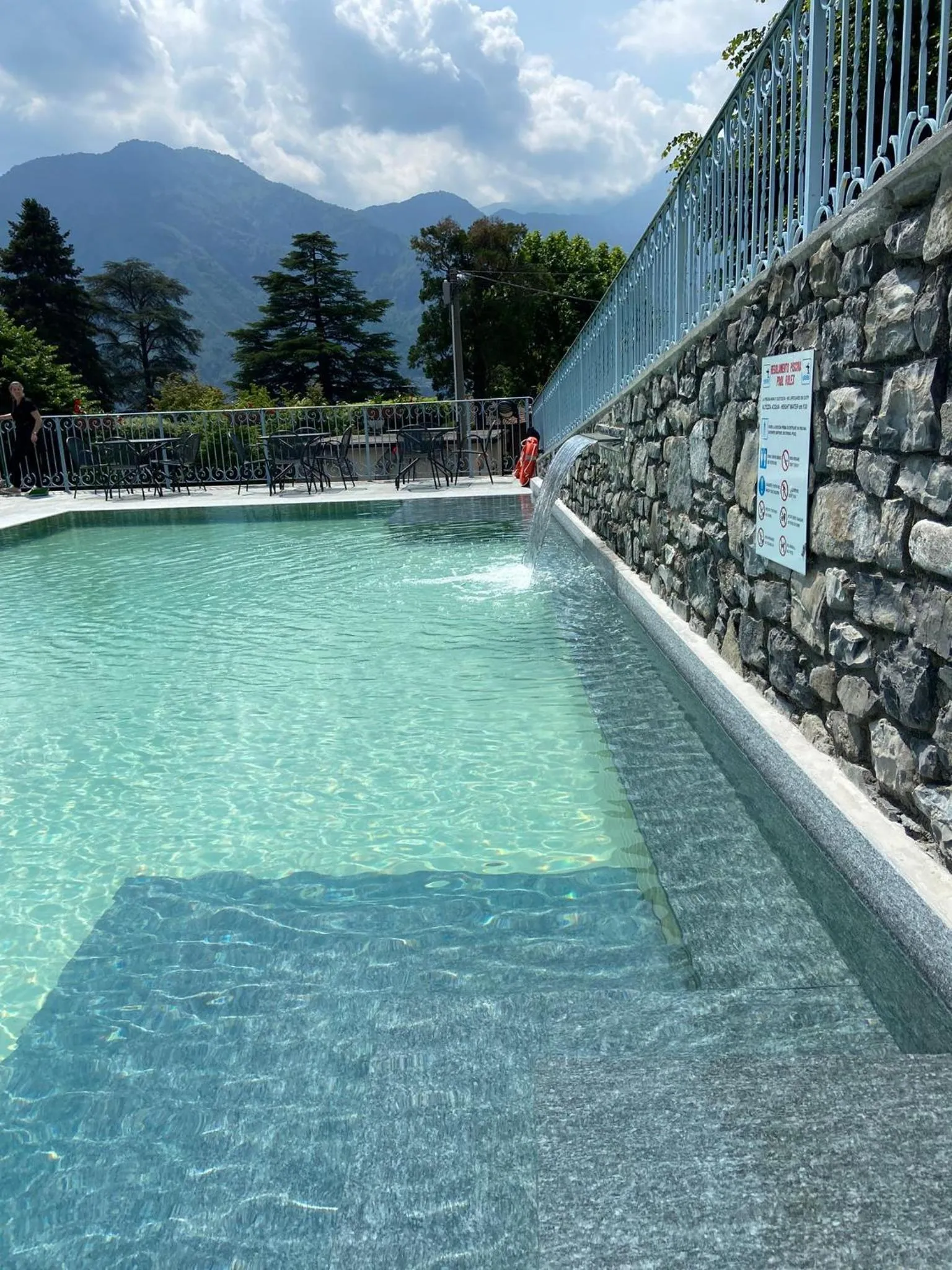 Swimming pool in Hotel Lario