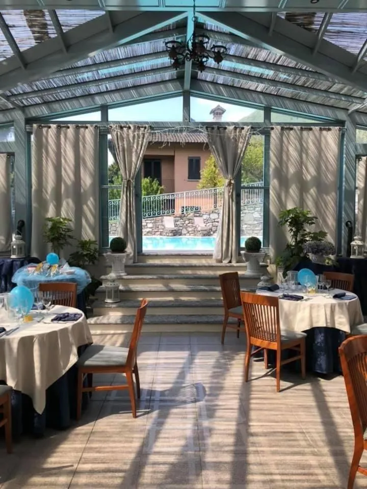 Restaurant/places to eat in Hotel Lario