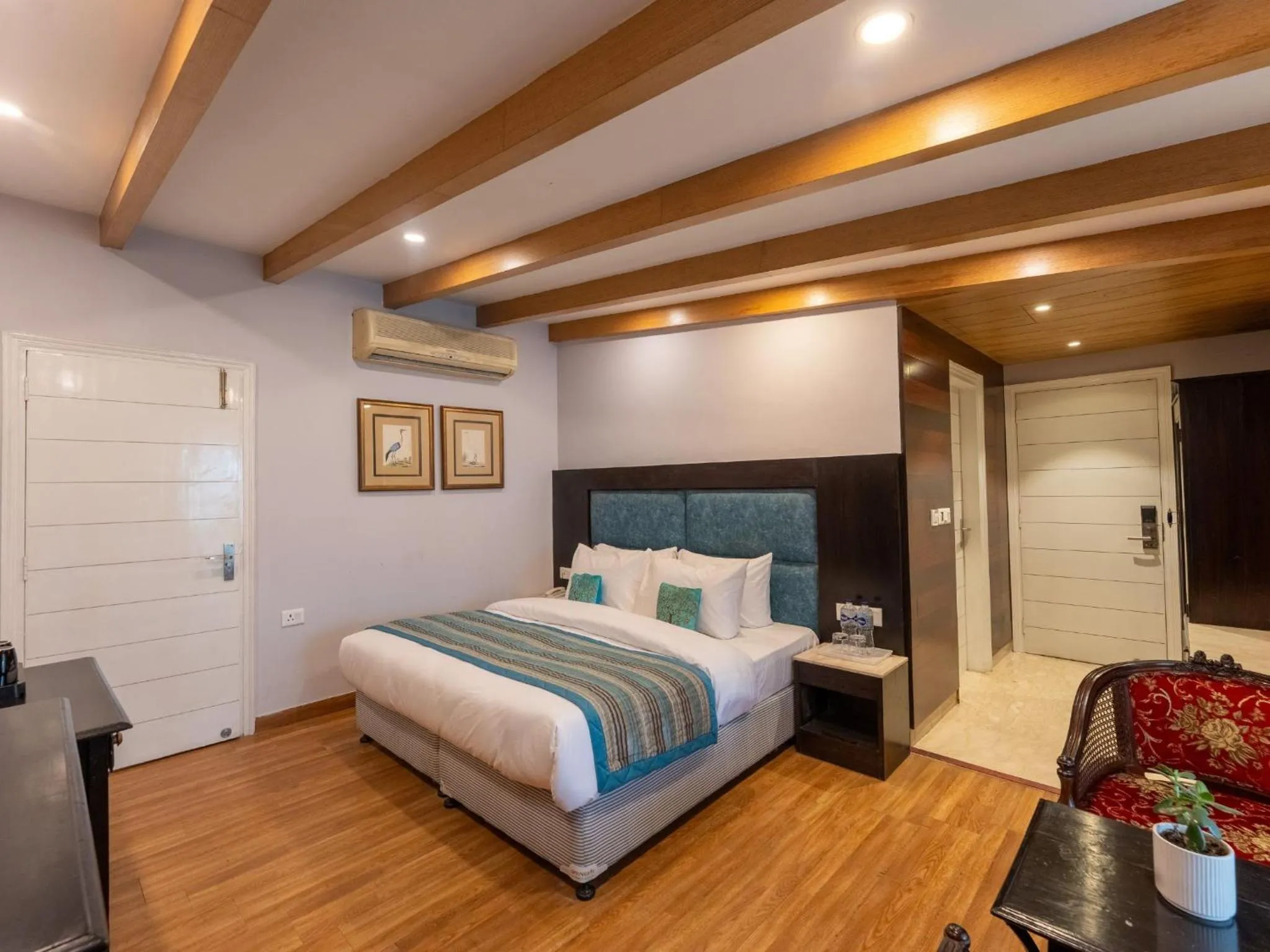 Living room, Bed in Moustache Mussoorie