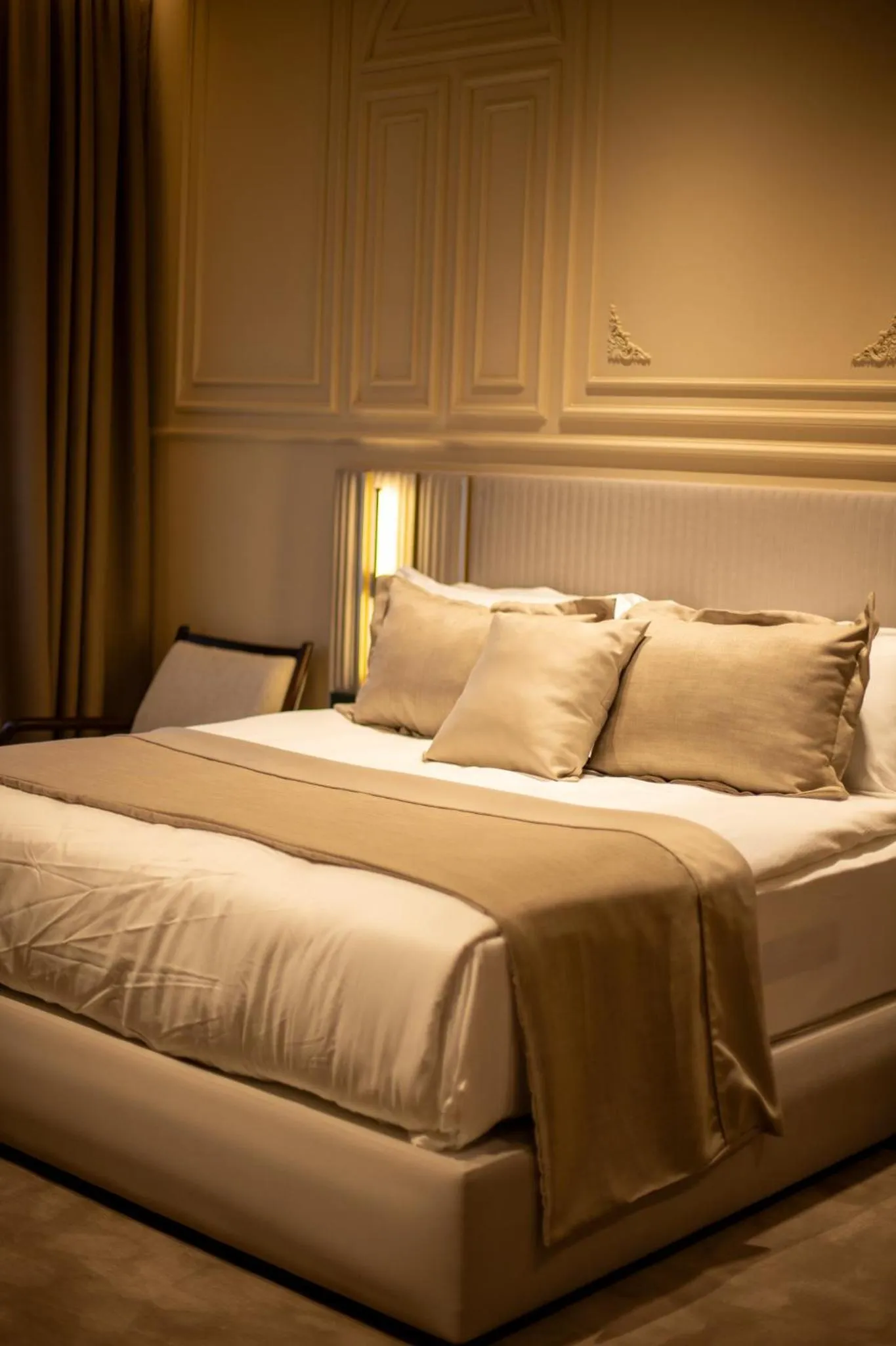 Bed in Sur Royal's Hotel