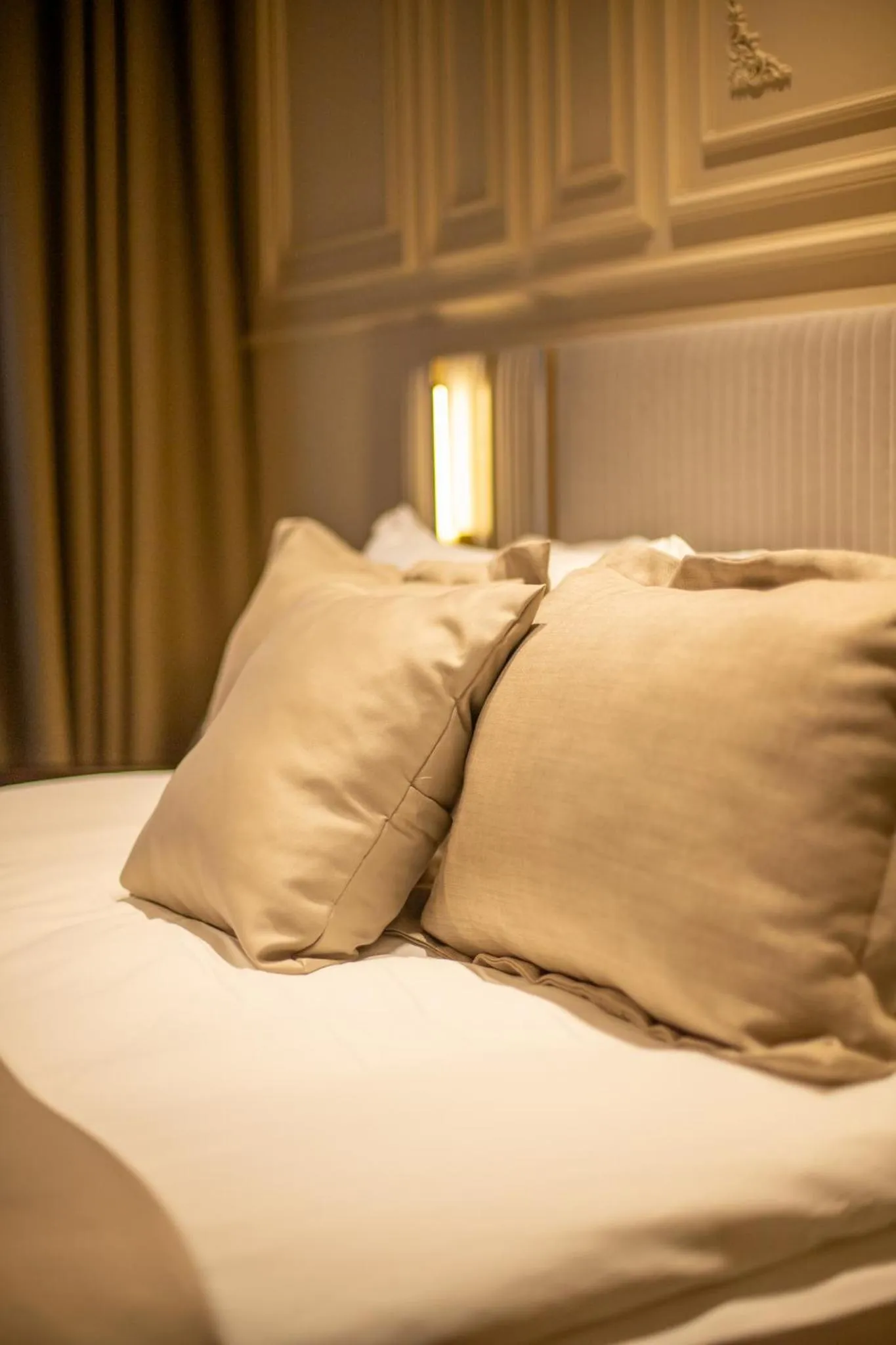 Bed in Sur Royal's Hotel