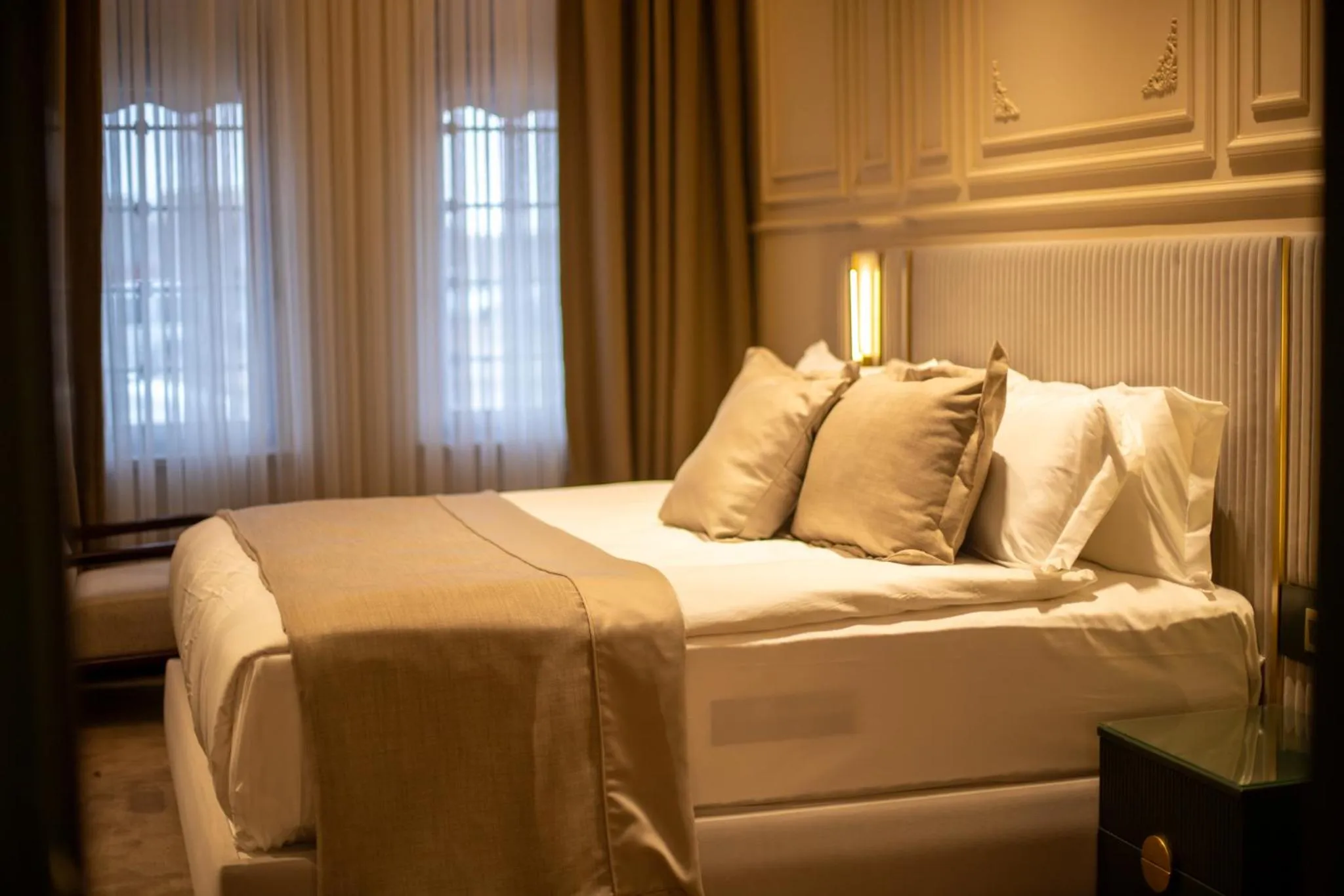 Bed in Sur Royal's Hotel