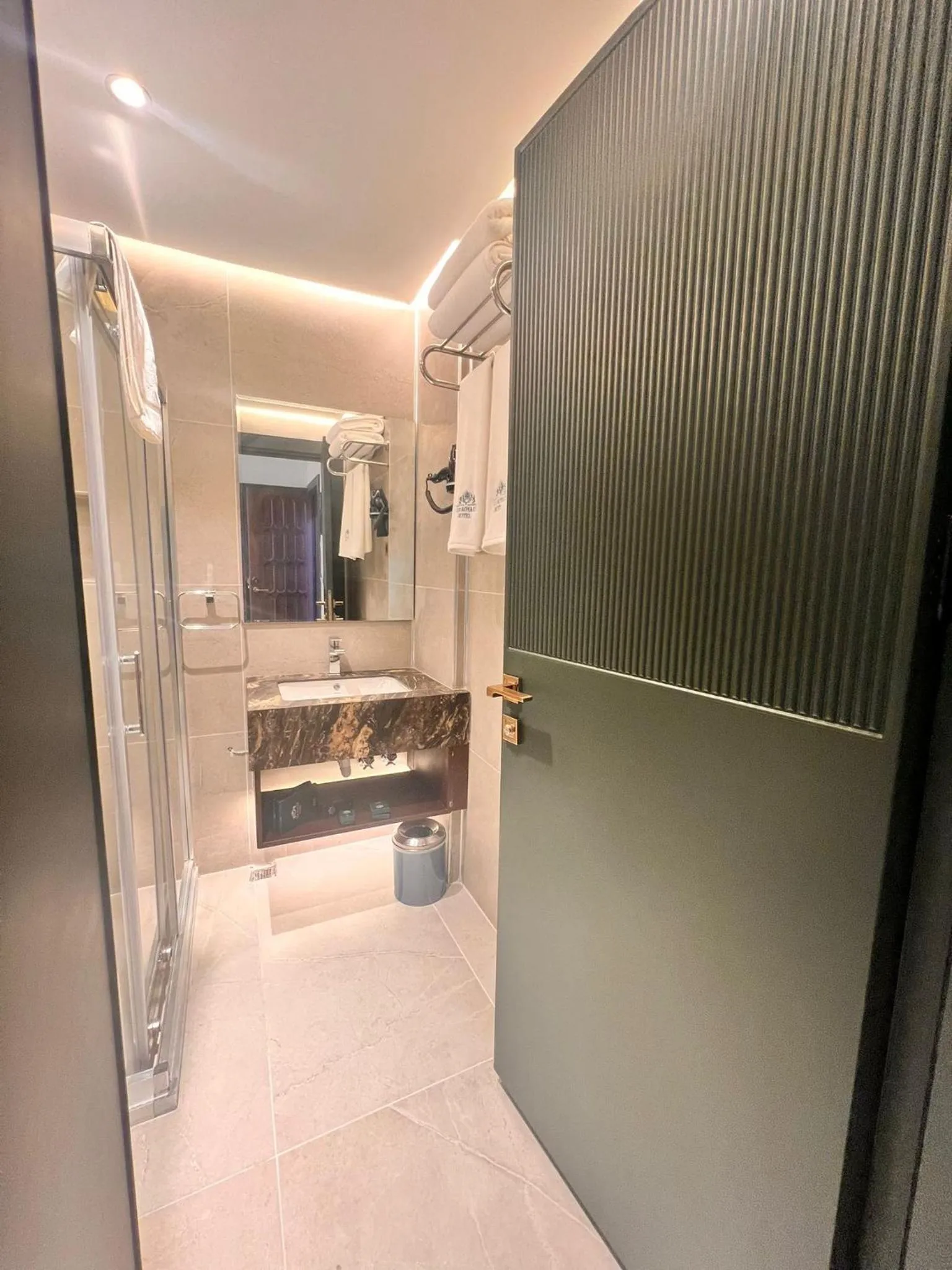 Shower in Sur Royal's Hotel