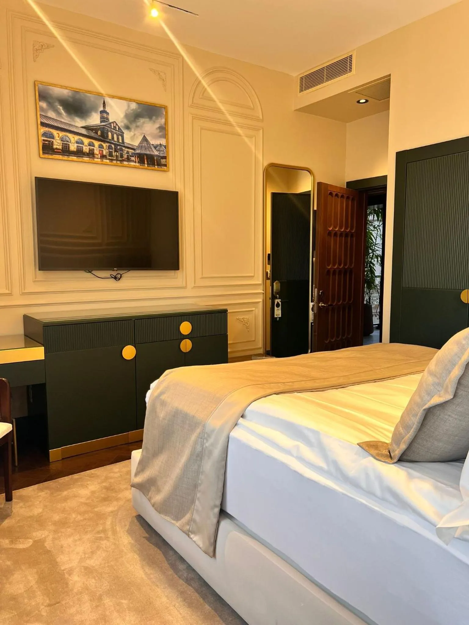 Bed in Sur Royal's Hotel