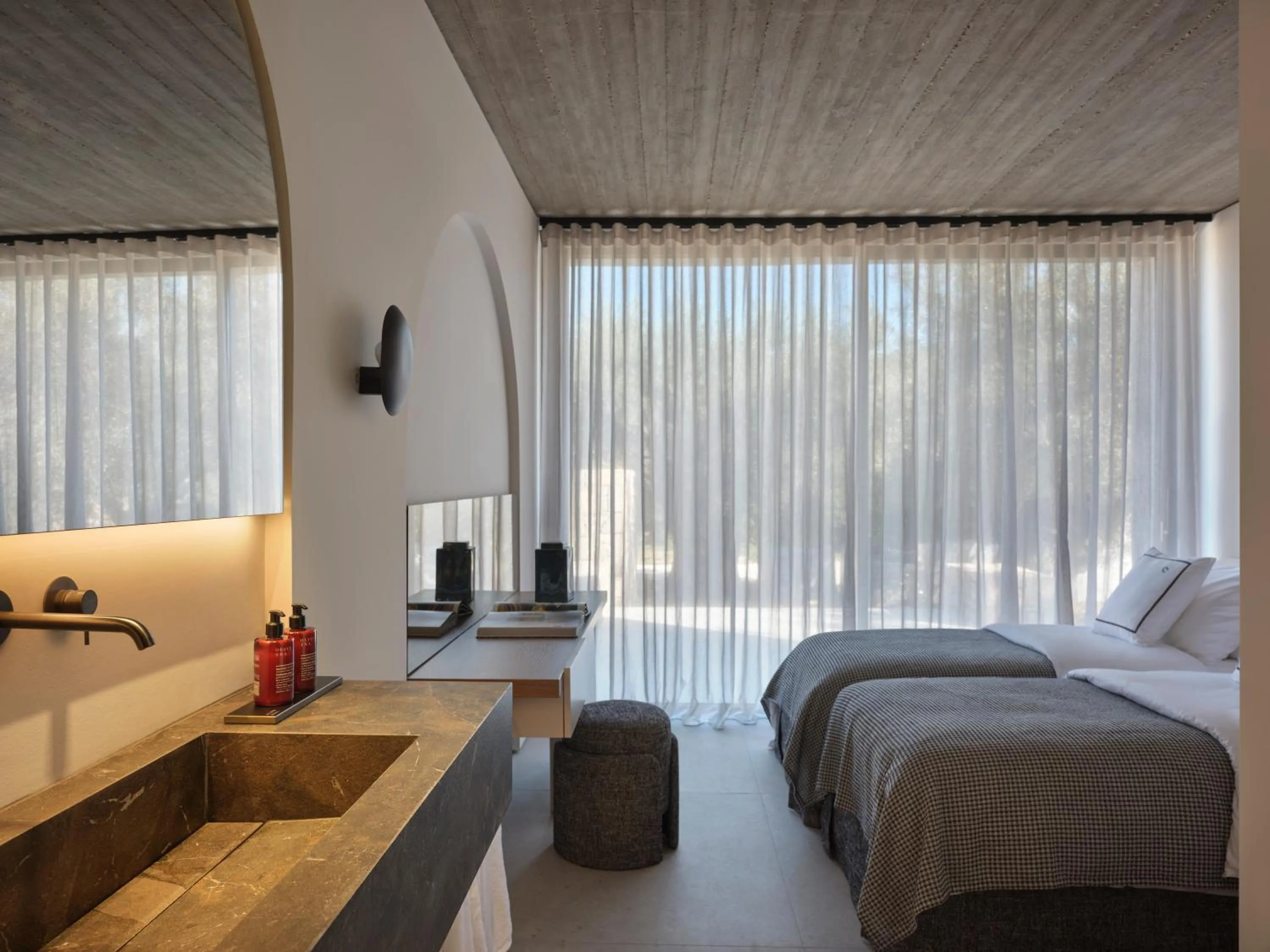 Majestic 2-Bedroom Villa with Private Heated Pool in Noero Villas Lefkada