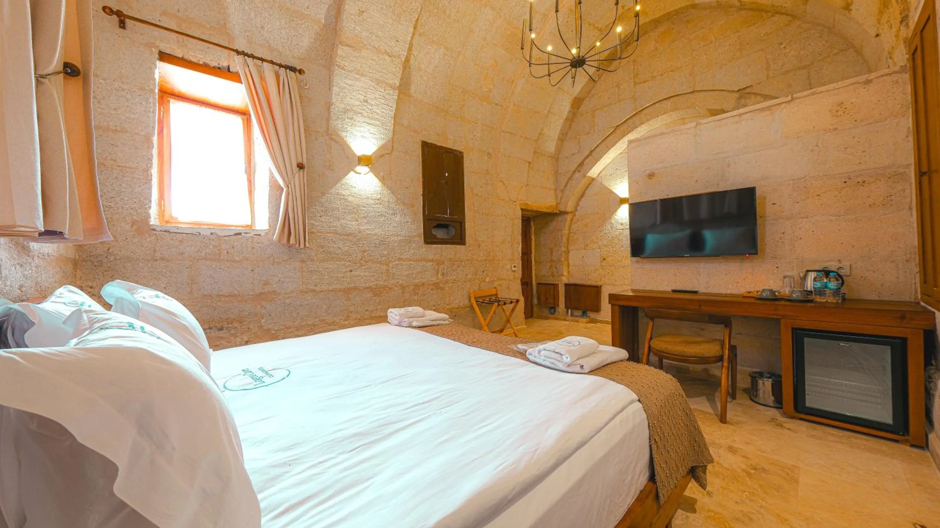 TV and multimedia, Bed in Logos Cave Cappadocia - Adults Only