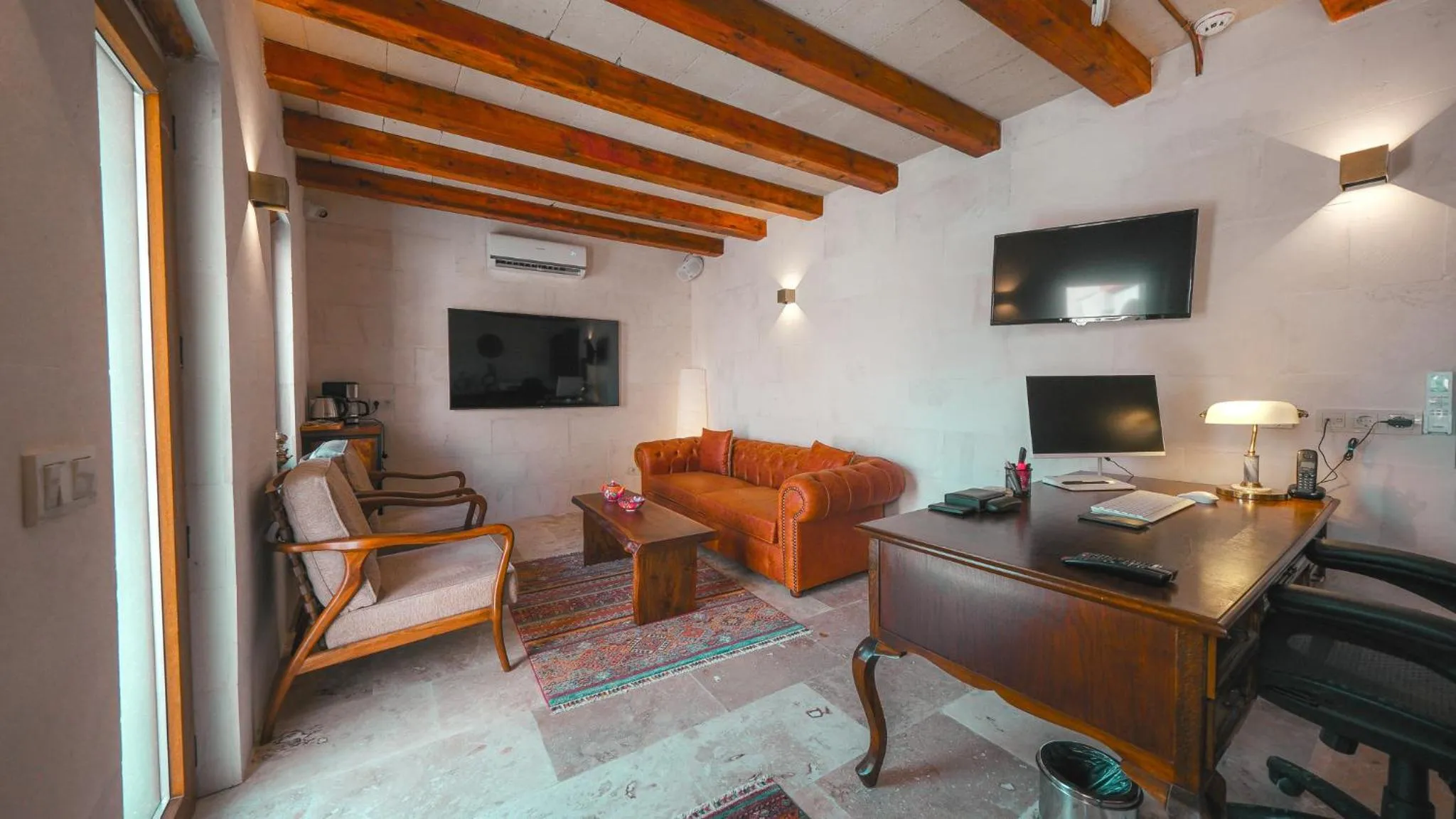 Communal lounge/ TV room in Logos Cave Cappadocia - Adults Only