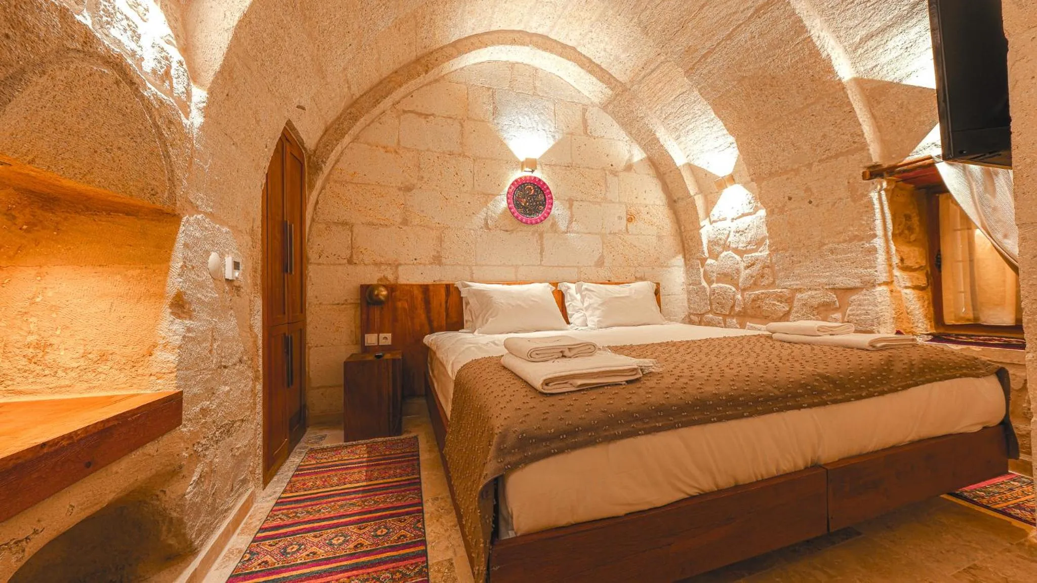 Photo of the whole room, Bed in Logos Cave Cappadocia - Adults Only