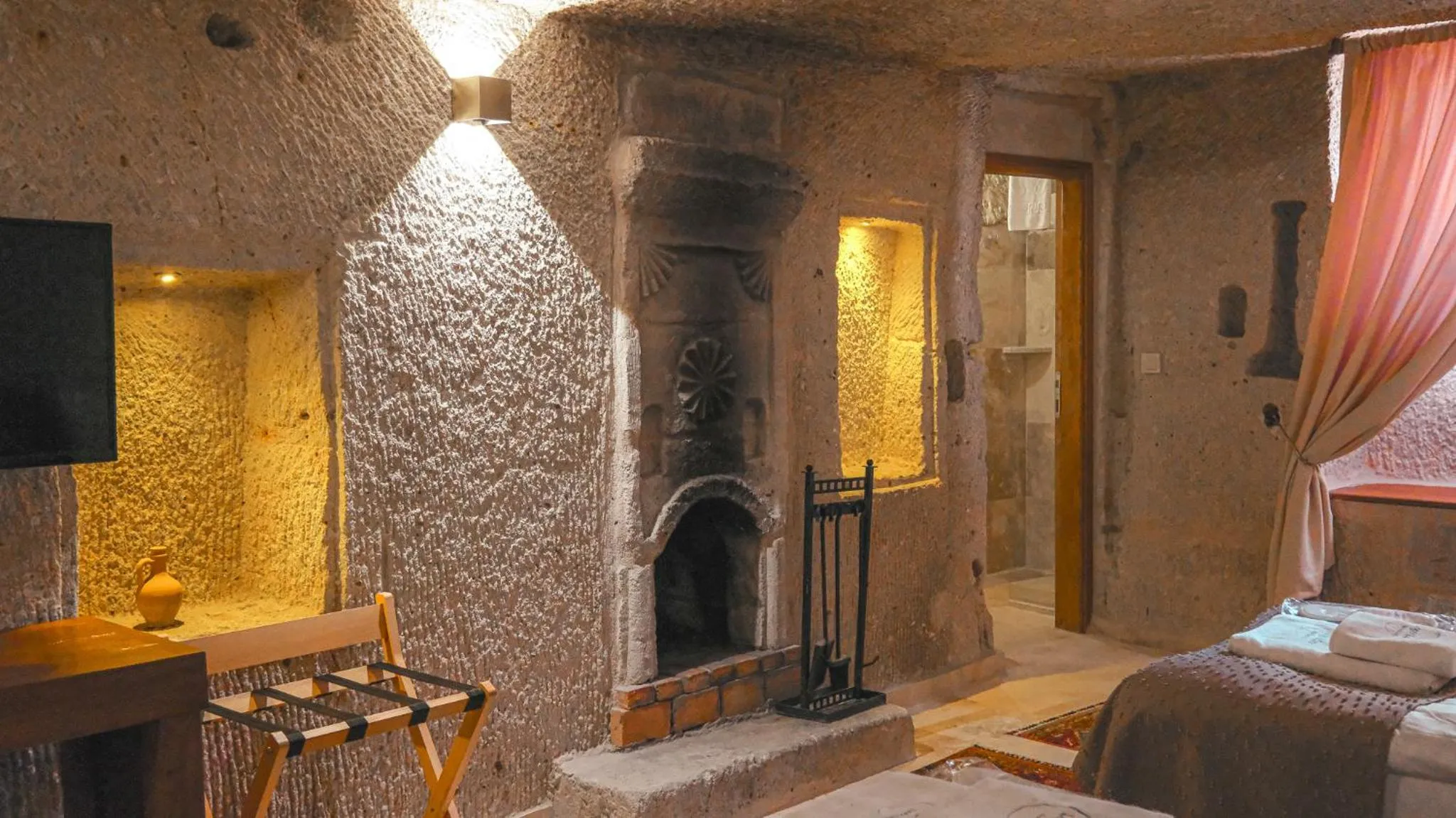 TV and multimedia, Bed in Logos Cave Cappadocia - Adults Only