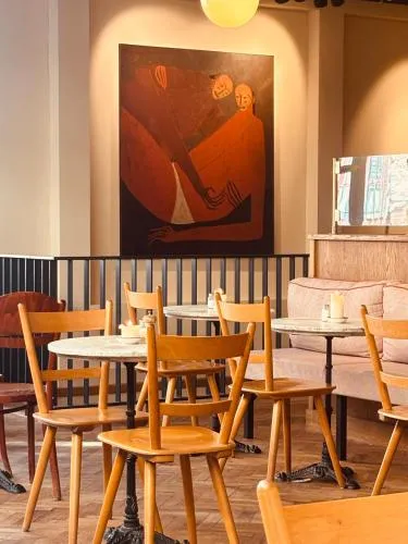 Restaurant/places to eat in Metzlr House