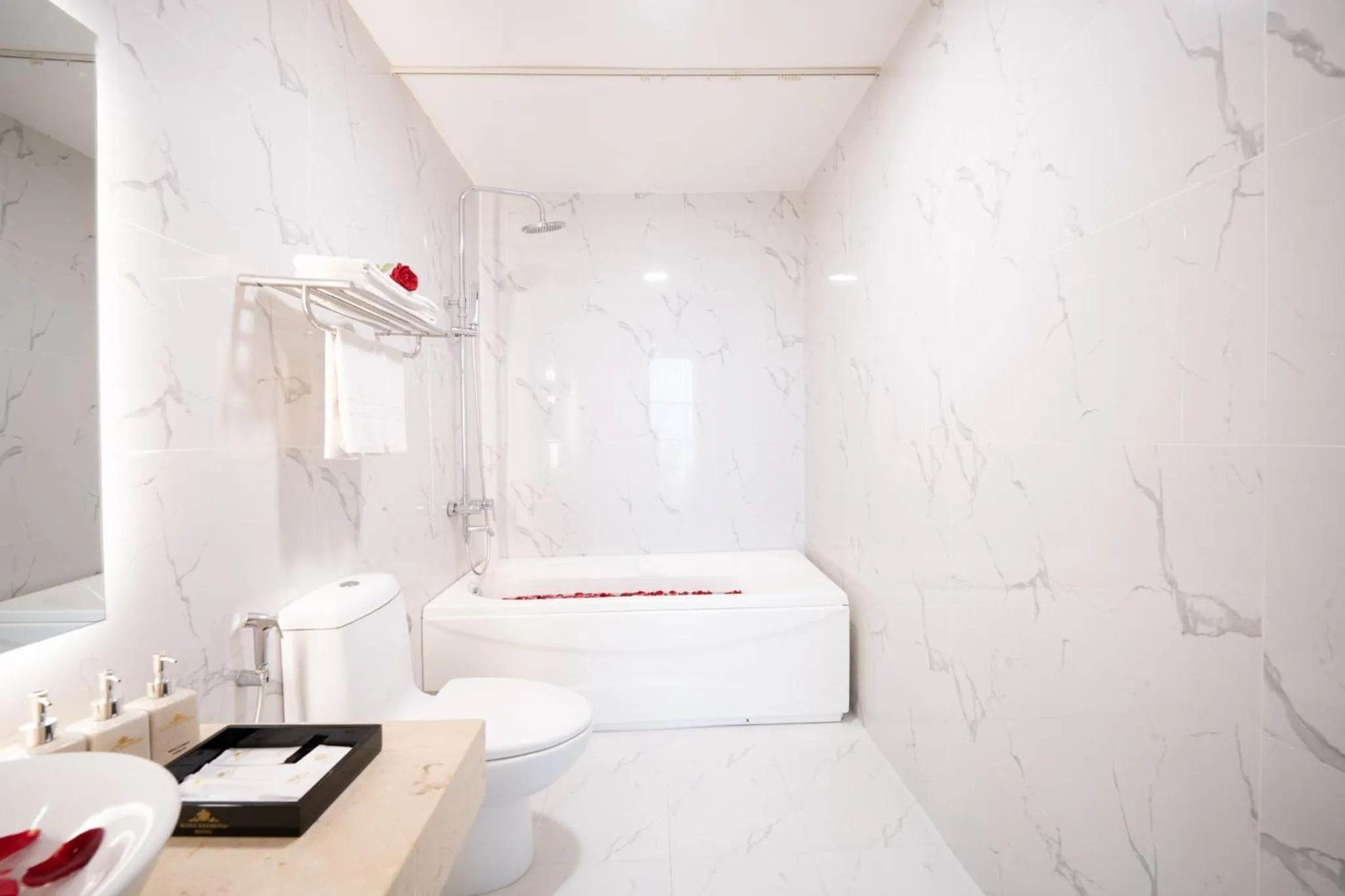 Shower in KOVA Diamond Hotel Da Nang