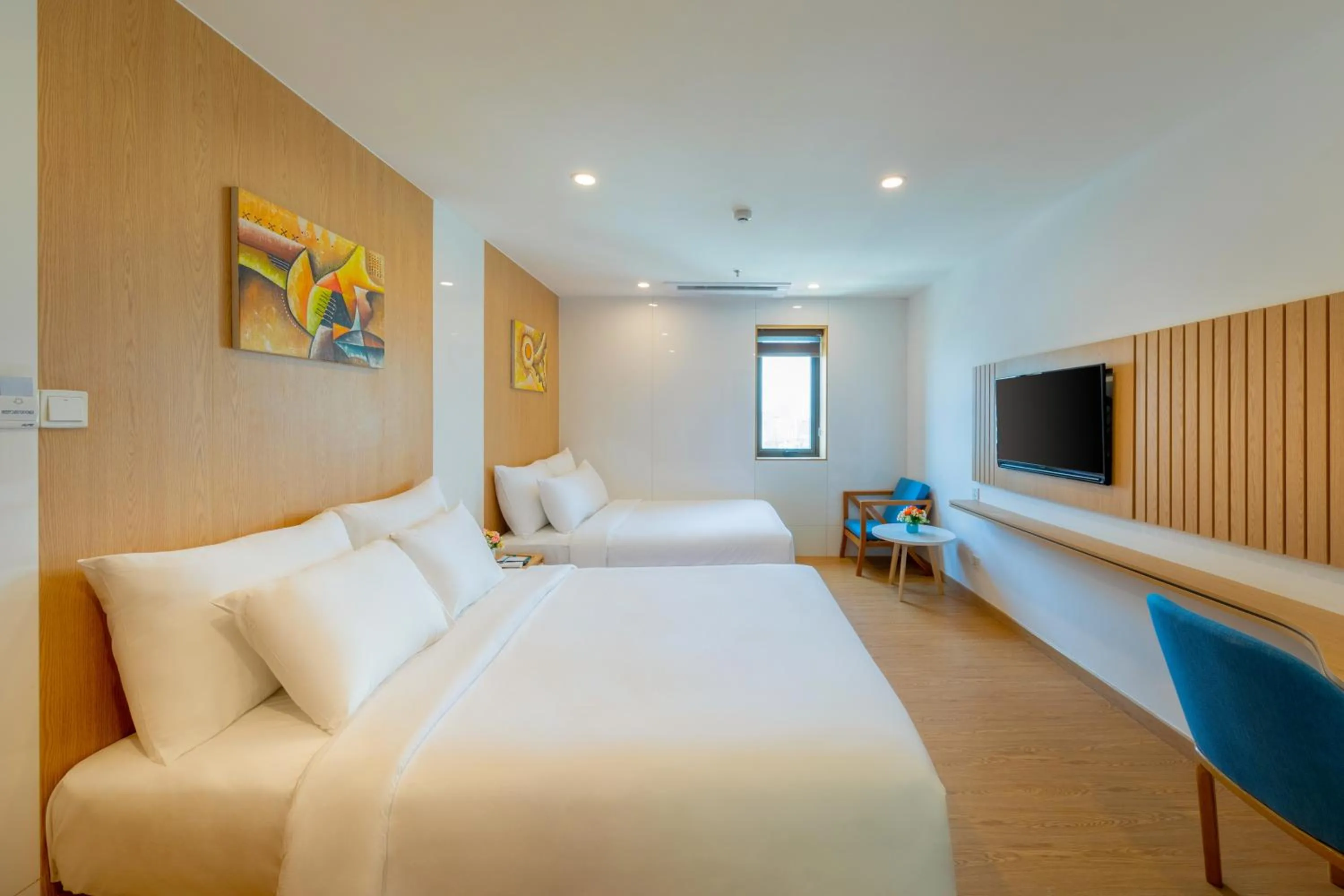 Communal lounge/ TV room, Bed in KOVA Diamond Hotel Da Nang