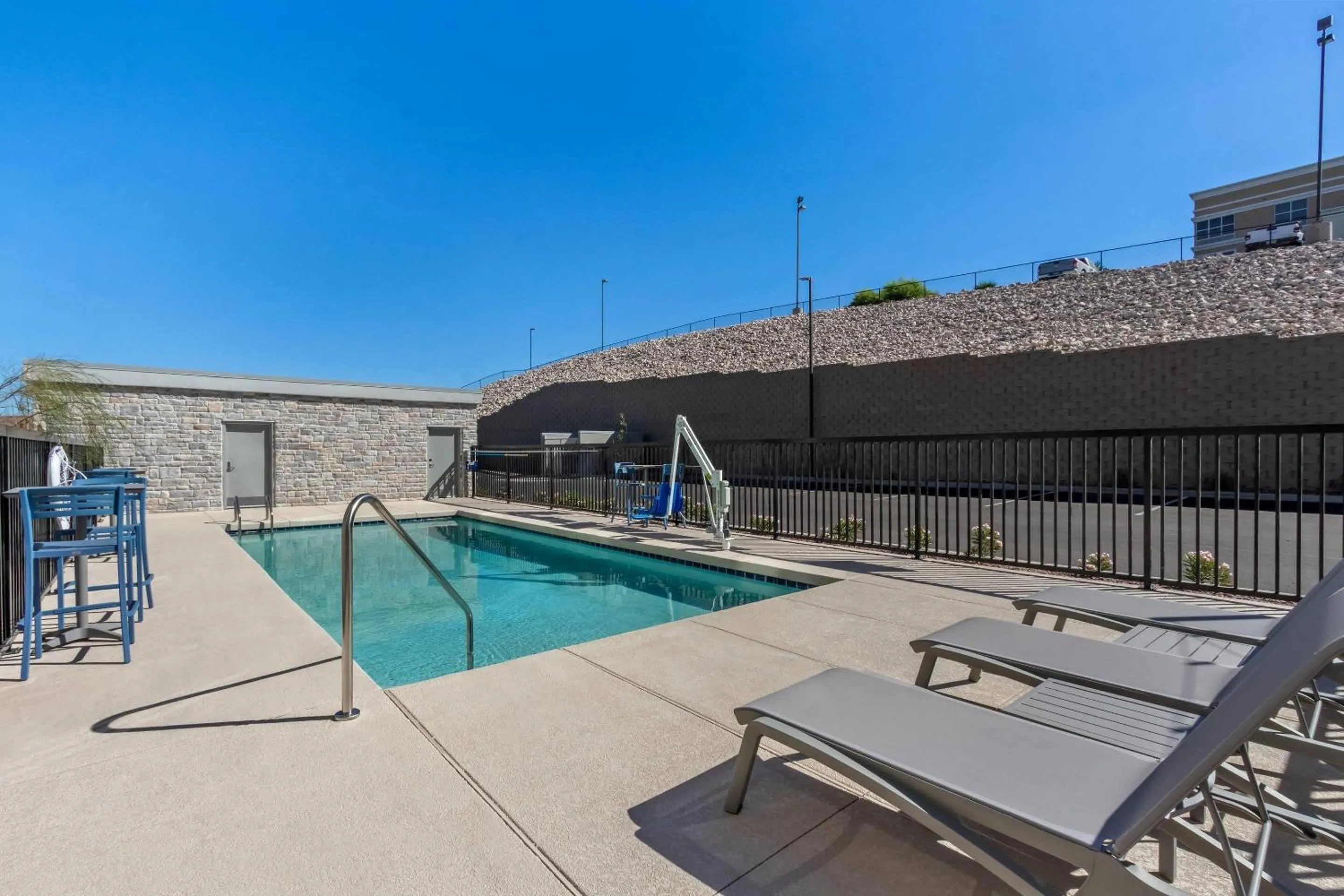 Swimming pool in Everhome Suites Yuma East I-8