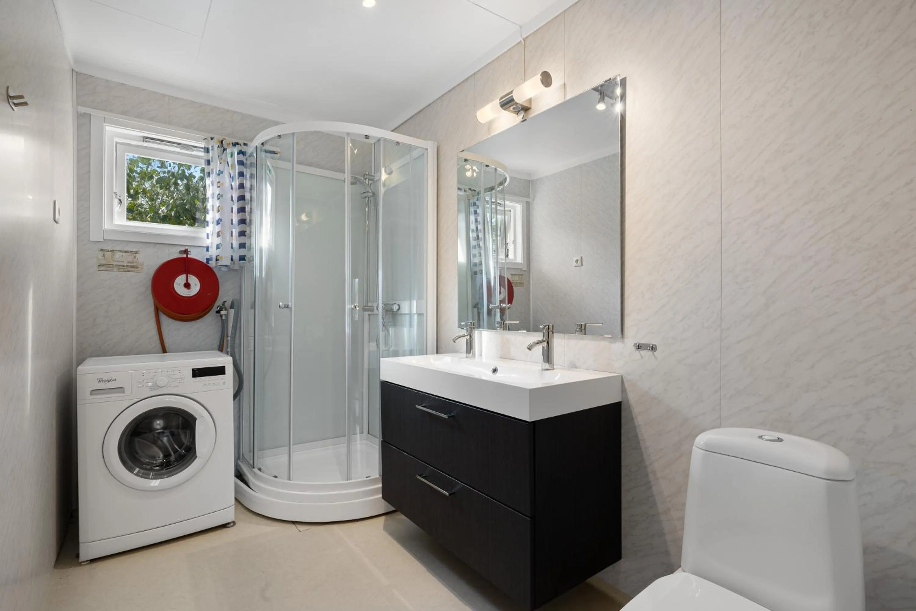 Shower in Master Apartment Hotel