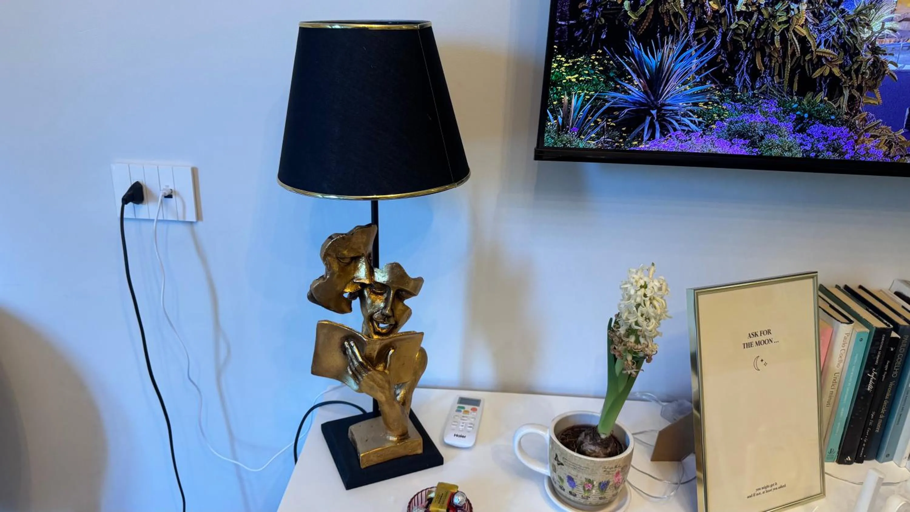 Library in AC GOLD B&B Boutique Rooms & Suite