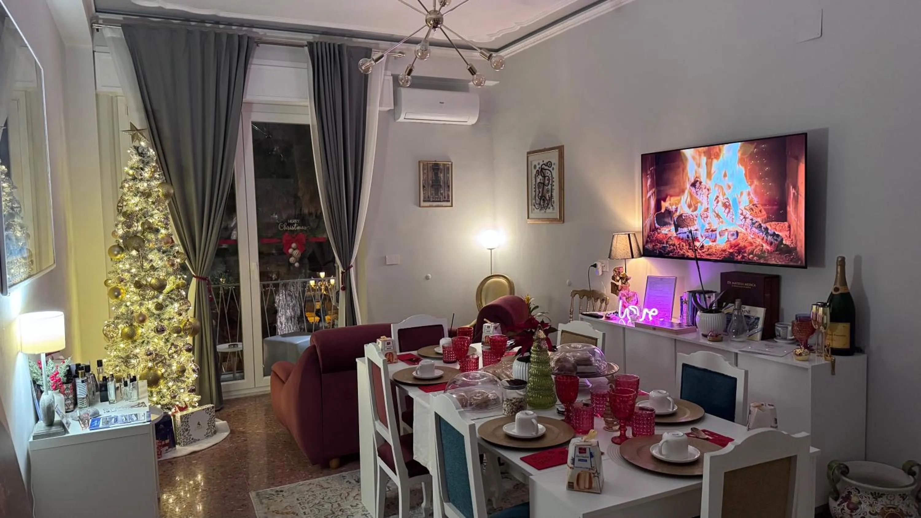 Communal lounge/ TV room in AC GOLD B&B Boutique Rooms & Suite