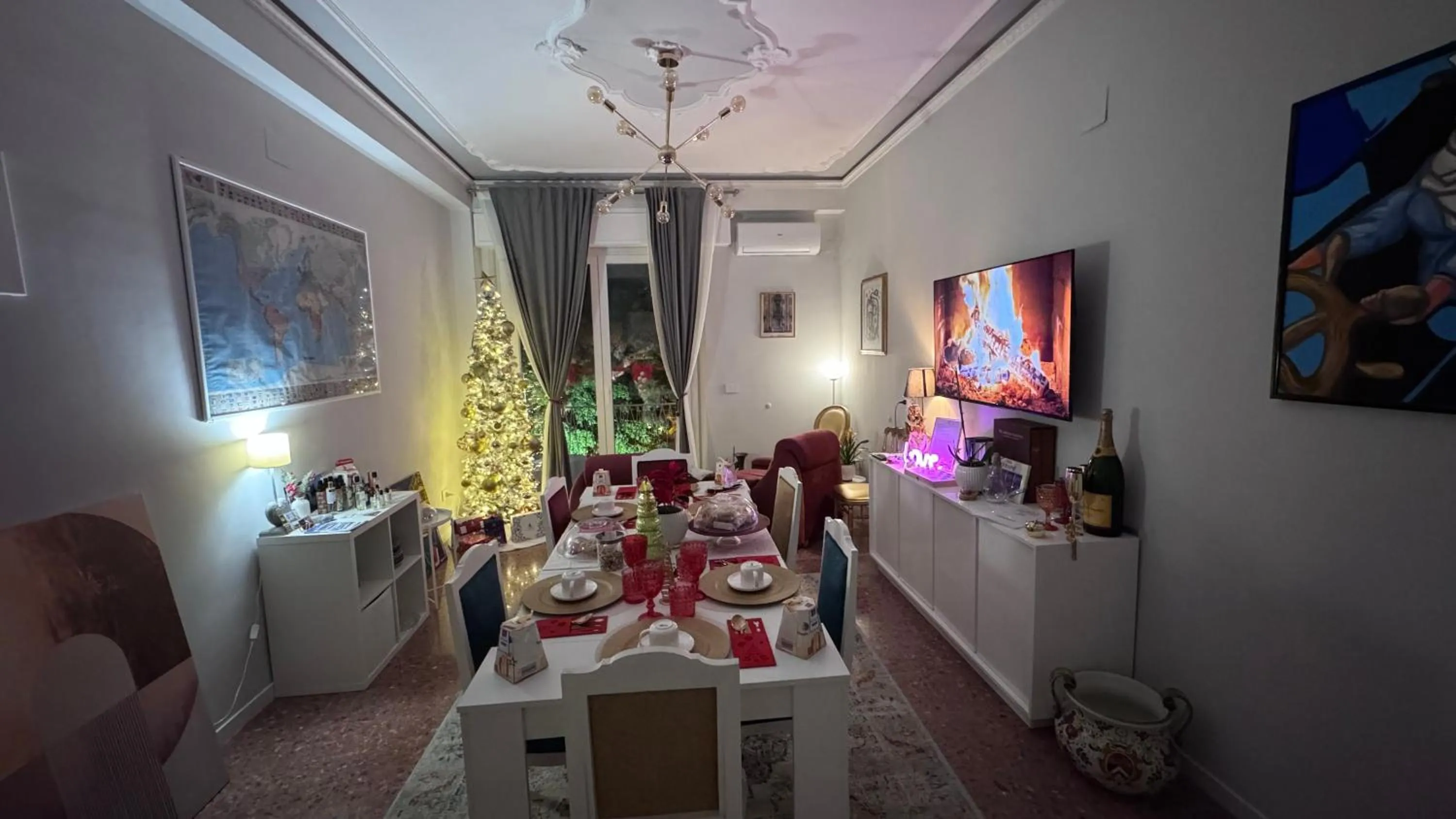 TV and multimedia in AC GOLD B&B Boutique Rooms & Suite