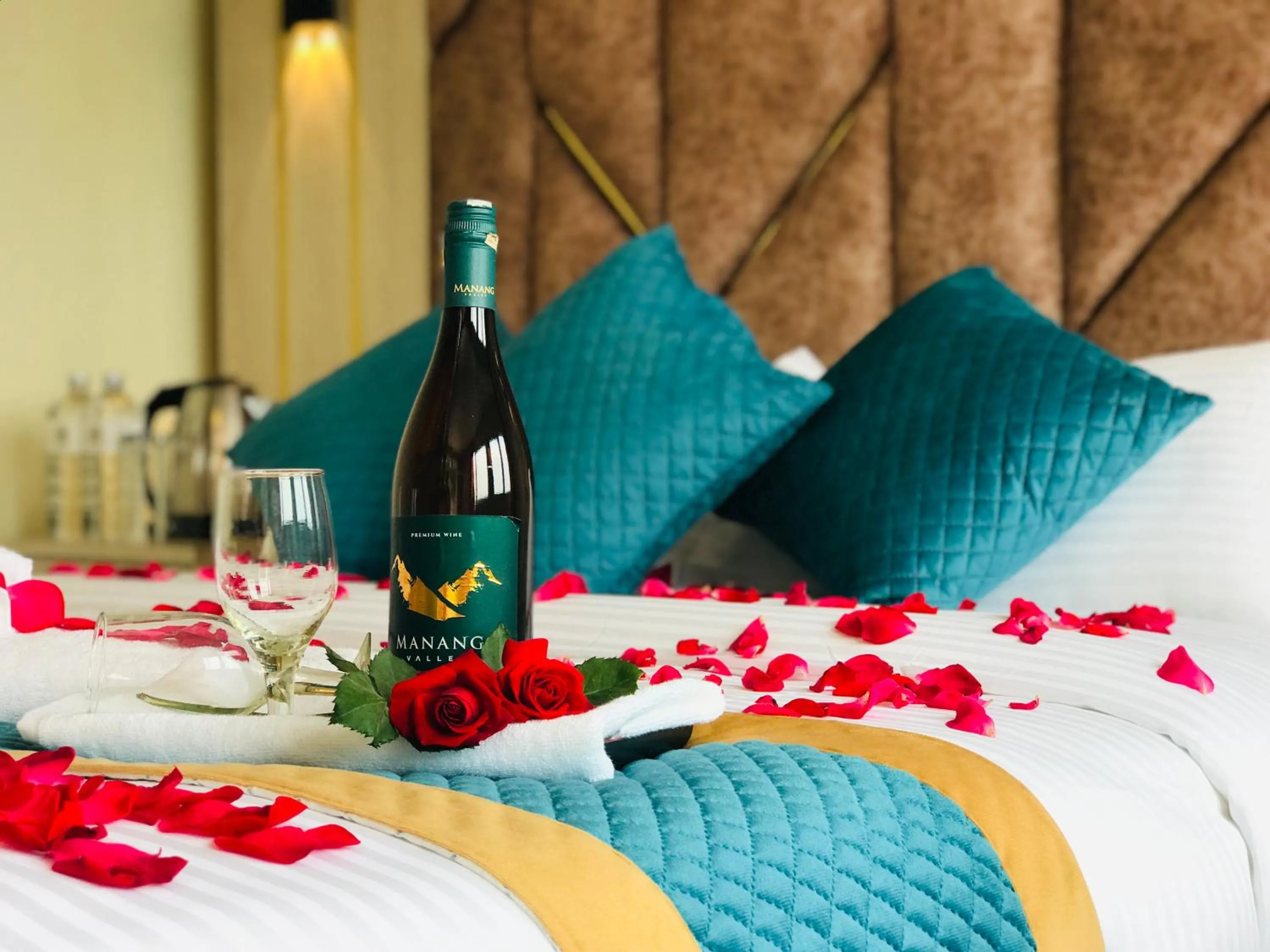 Deluxe Queen Suite in Mita Hotel - Land of Himalayas
